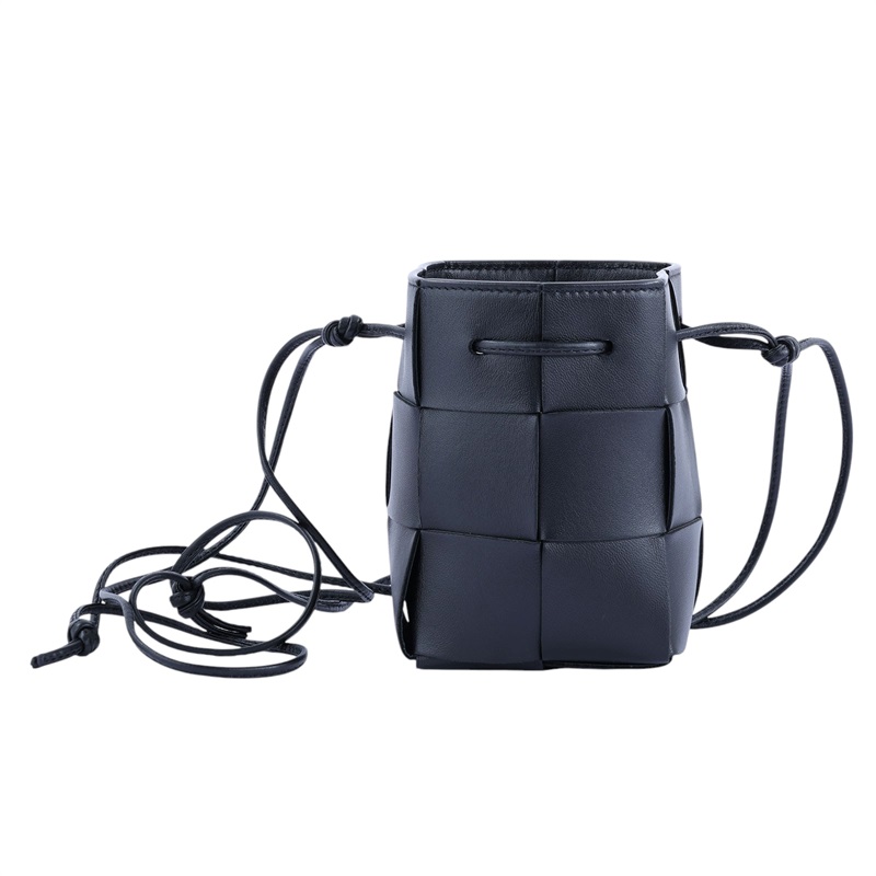 寶緹嘉 BOTTEGA VENETA Cassette 編織 迷你 水桶包 680217 晶片款 黑CASSETTE MINI水桶包 防塵袋