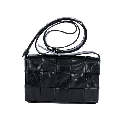 寶緹嘉 BOTTEGA VENETA Small Cassette 斜背包 小型 717587 黑油蠟皮CASSETTE 3X5 防塵袋