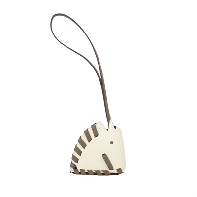 愛馬仕 Hermes Cheval Tresse 吊飾 奶油白 大象灰 H086698CAAD KFS K刻大象灰拚白斑馬吊飾 原廠盒子