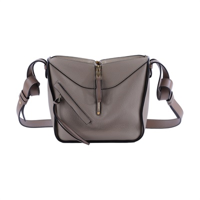 【流浪包全攻略】什麼是 Hobo Bag？起源、4 大挑選指南與 7 款頂級精品命定款推薦