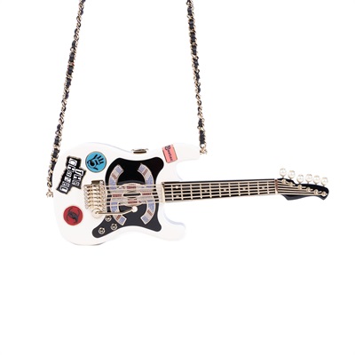 香奈兒 CHANEL 吉他 晚宴包 AS4955 晶片款 23/24A 黑白拼色樹脂吉他包Guitar Minaudiere 原廠盒子/防塵袋