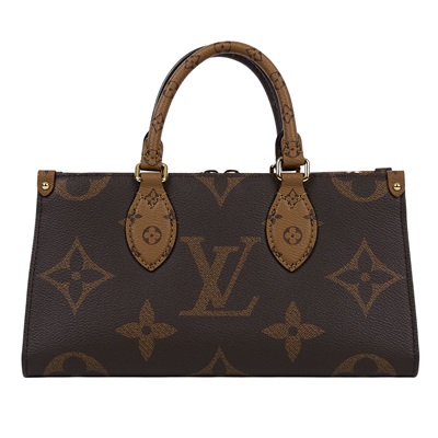 LV OnTheGo East West EW 是 OnTheGo 系列中唯一採用拉鍊開合的款式，能徹底隱藏包內物品，在防盜安全性方面更添安心感