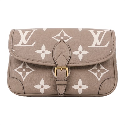 路易威登 LOUIS VUITTON Diane 腋下包法棍 單肩背包 斑鳩灰 奶油色 M46583 晶片款 斑鳩灰Diane肩背包 原廠盒子/防塵袋/背帶2