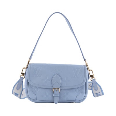 路易威登 LOUIS VUITTON Diane 腋下包法棍 單肩背包 淺藍 M46846 晶片款 藍原花壓印DIANE肩背包 防塵袋/背帶