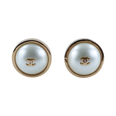 香奈兒 CHANEL 耳釘式耳環 Stud Earrings ABH732 B24774B26 A 金色珍珠圓盤耳夾 原廠盒子/底襯