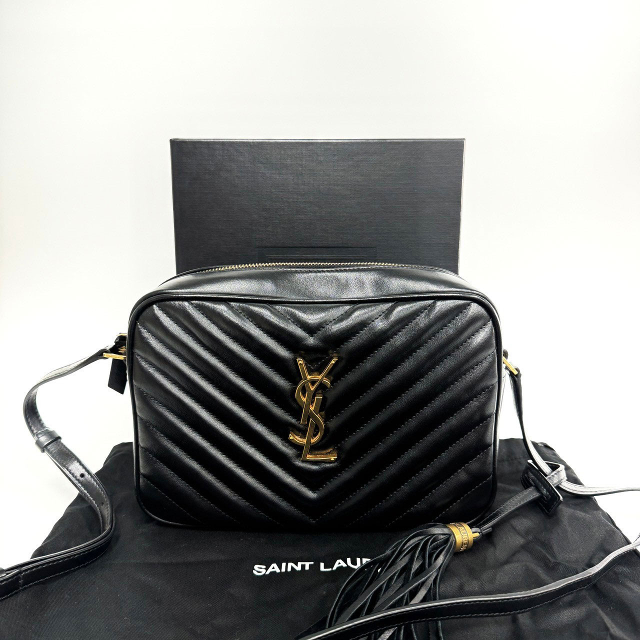 聖羅蘭 YSL SAINT LAURENT Lou 中型 山形紋 相機包 6125440EN04 黑金流蘇相機包 原廠盒子/防塵袋