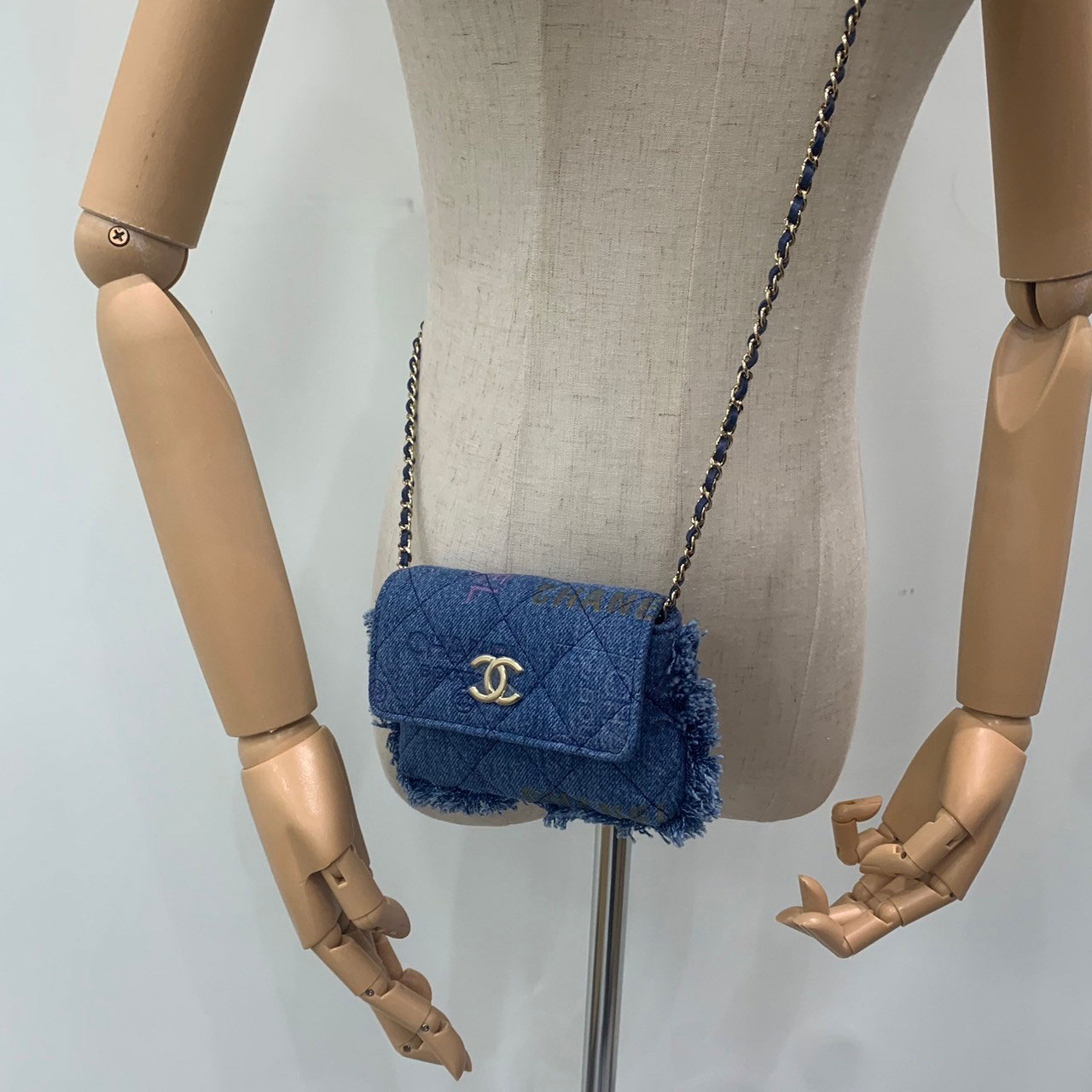 香奈兒 CHANEL 丹寧布 塗鴉 小廢包 鍊帶 肩背 口蓋包 AP2602 塗鴉牛仔口蓋小鏈包 原廠盒子/DUST 原廠盒子/購買證明影本/保證卡