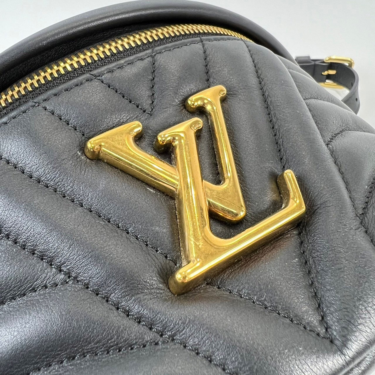 路易威登 LOUIS VUITTON New Wave 拉鍊 斜垮包 腰包 M53750 黑牛皮腰包