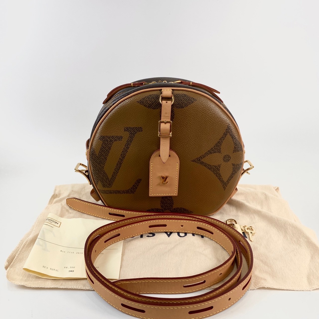 路易威登 LOUIS VUITTON Boite Chapeau Souple MM 大logo圓型肩背包 M44604  DUSTBAG/購買證明/鎖組