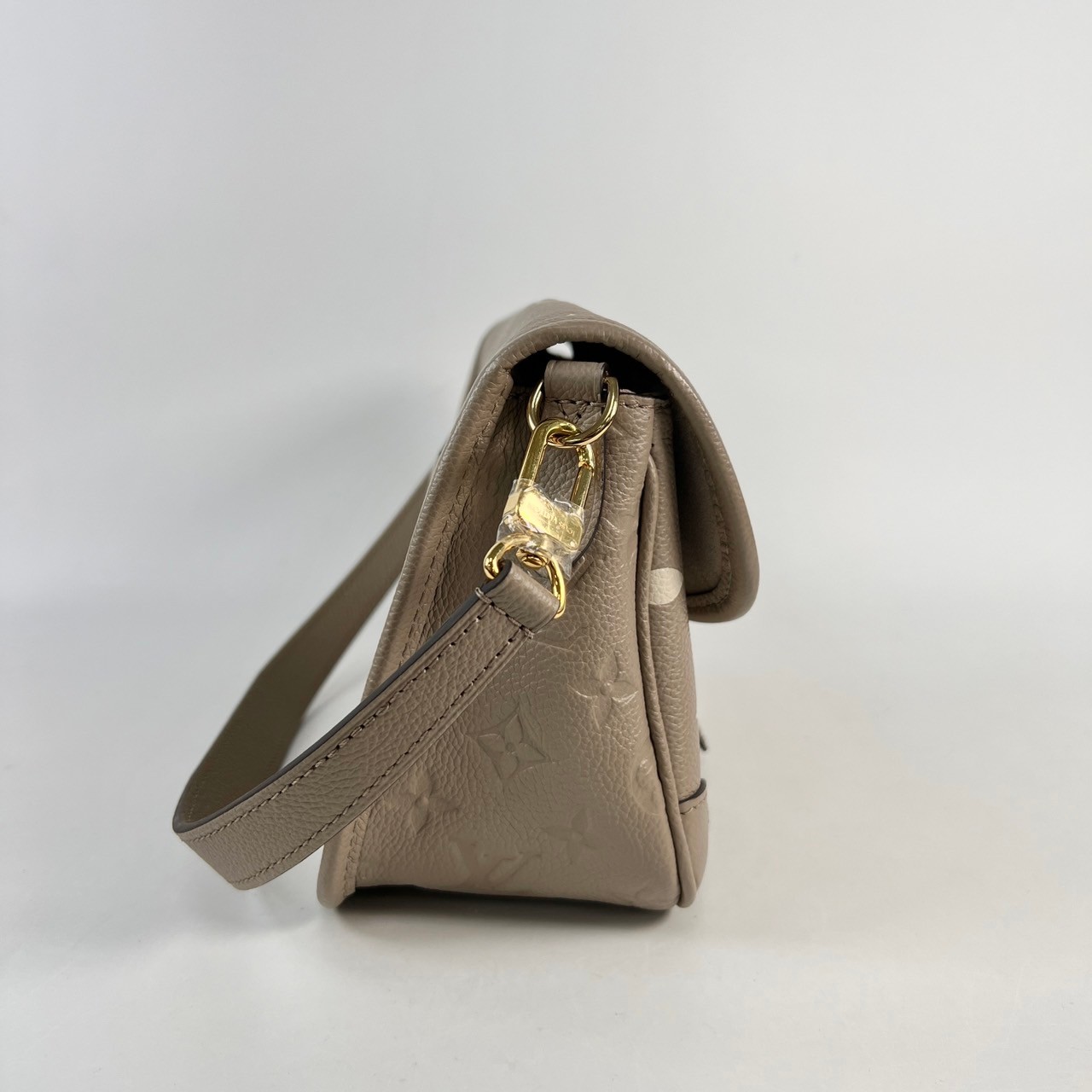 路易威登 LOUIS VUITTON Diane 腋下包法棍 單肩背包 斑鳩灰 奶油色 M46583 晶片款 斑鳩灰DIANE 原廠盒子/防塵袋