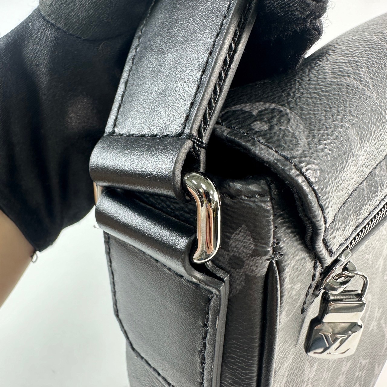 路易威登 LOUIS VUITTON District PM 肩背包 Eclipse帆布 黑色 M46255 晶片款  原廠盒子/防塵袋/購買證明