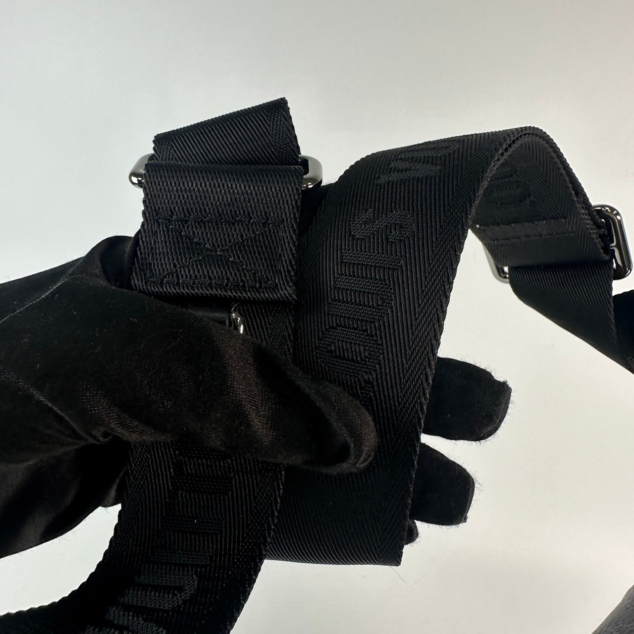 路易威登 LOUIS VUITTON District PM 肩背包 Eclipse帆布 黑色 M46255 晶片款  原廠盒子/防塵袋/購買證明