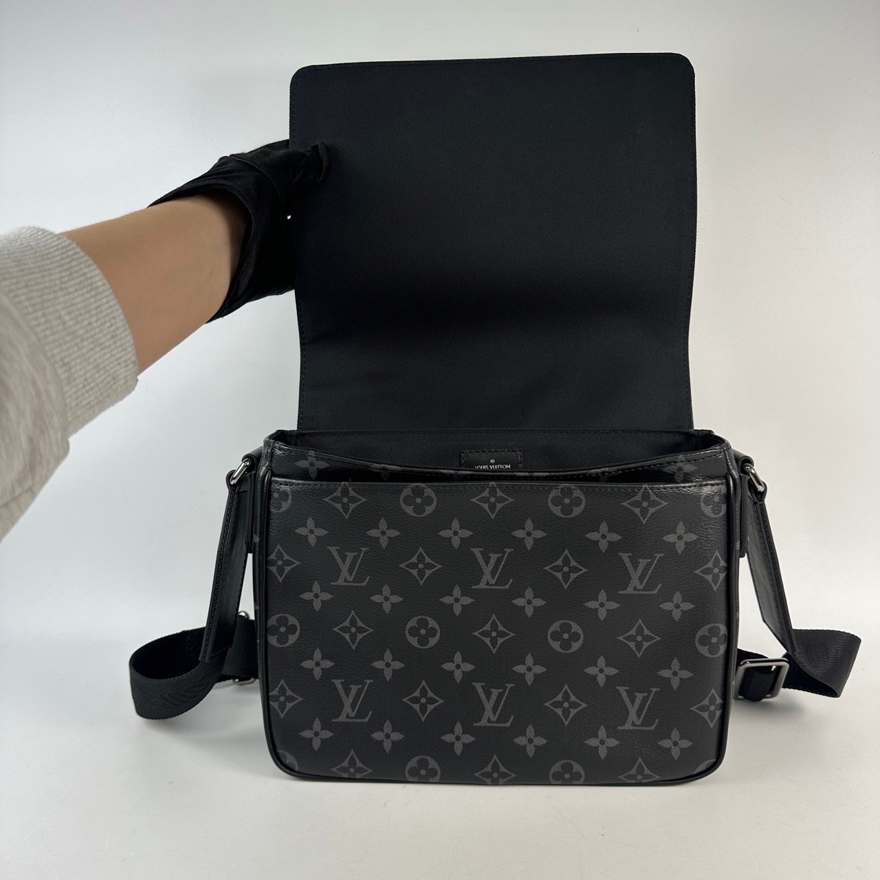路易威登 LOUIS VUITTON District PM 肩背包 Eclipse帆布 黑色 M46255 晶片款  原廠盒子/防塵袋/購買證明