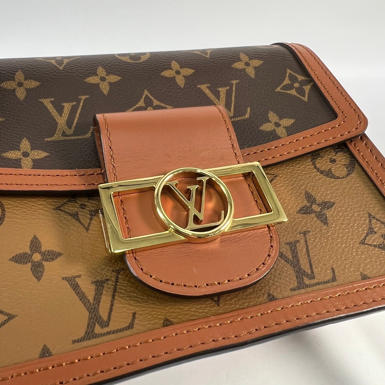 路易威登 LOUIS VUITTON Mini Dauphine Reverse皮革飾邊 迷你 達芙妮 肩背 斜背包 M44580  原廠盒子/防塵袋