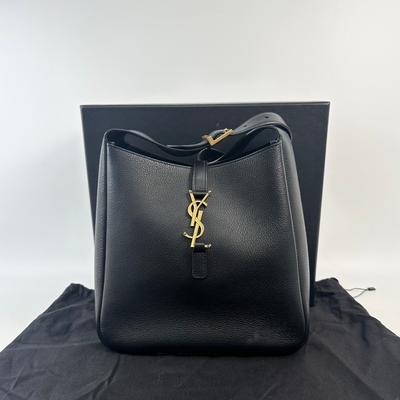 聖羅蘭 YSL SAINT LAURENT LE 5 À 7 小型 粒面皮革 柔軟 手袋 手提包 713938AAAUQ  原廠盒子/防塵袋