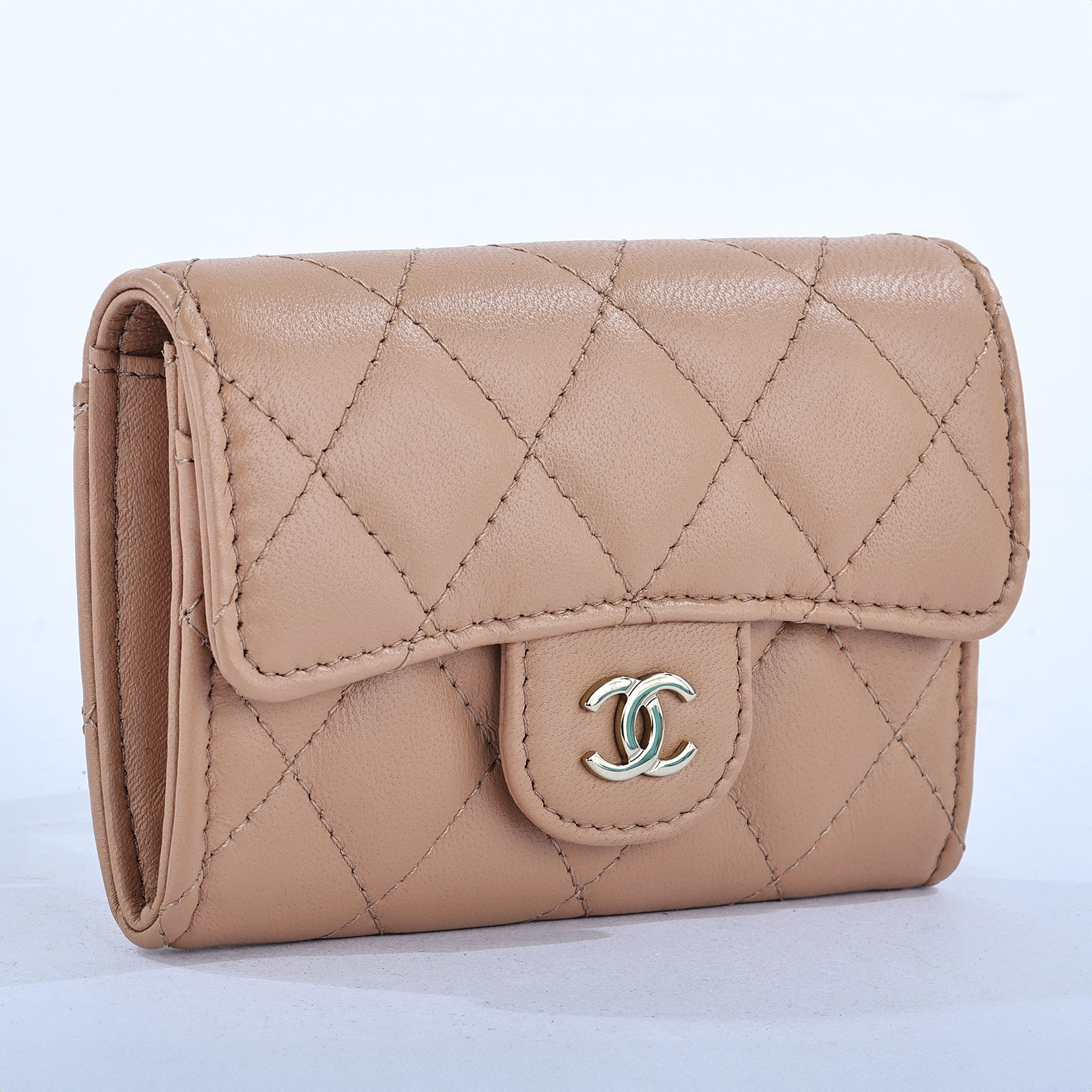 香奈兒 CHANEL 菱格 荔枝紋 LOGO 中夾  奶茶羊皮雙層卡包 原廠盒子/防塵袋