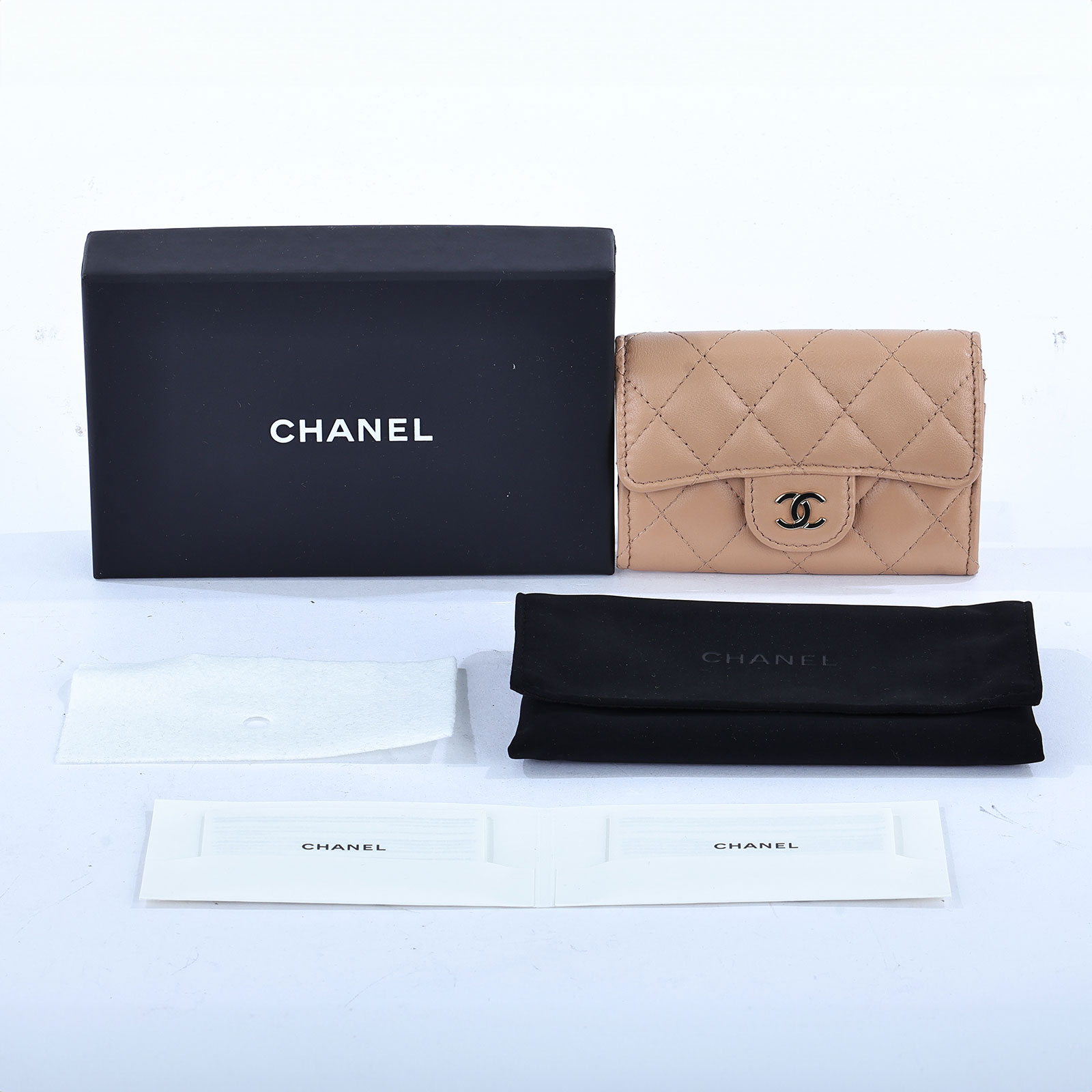 香奈兒 CHANEL 菱格 荔枝紋 LOGO 中夾  奶茶羊皮雙層卡包 原廠盒子/防塵袋