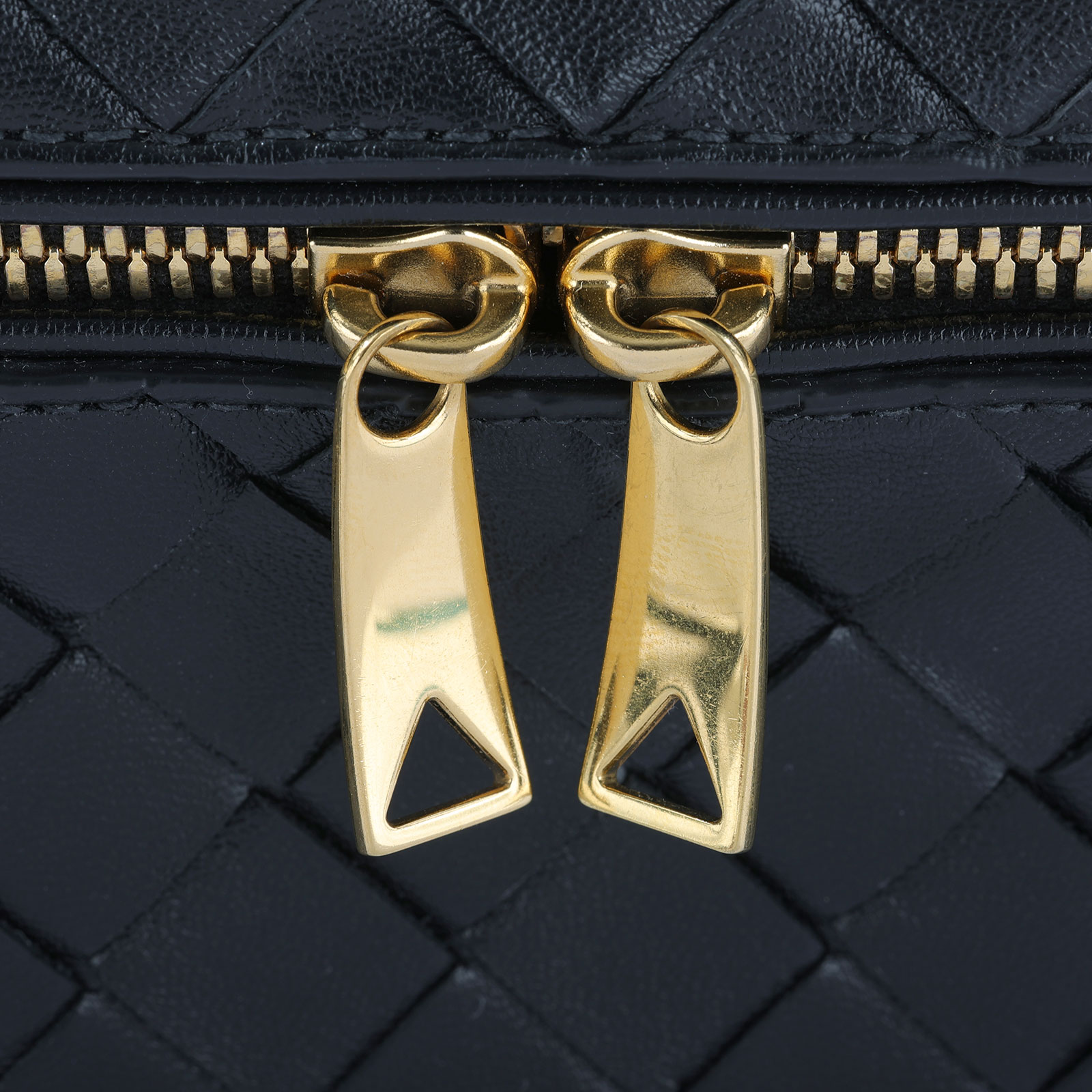 寶緹嘉 BOTTEGA VENETA Bang Bang Vanity 化妝箱 789109 黑編織Bang Bang Vanity Case 防塵袋