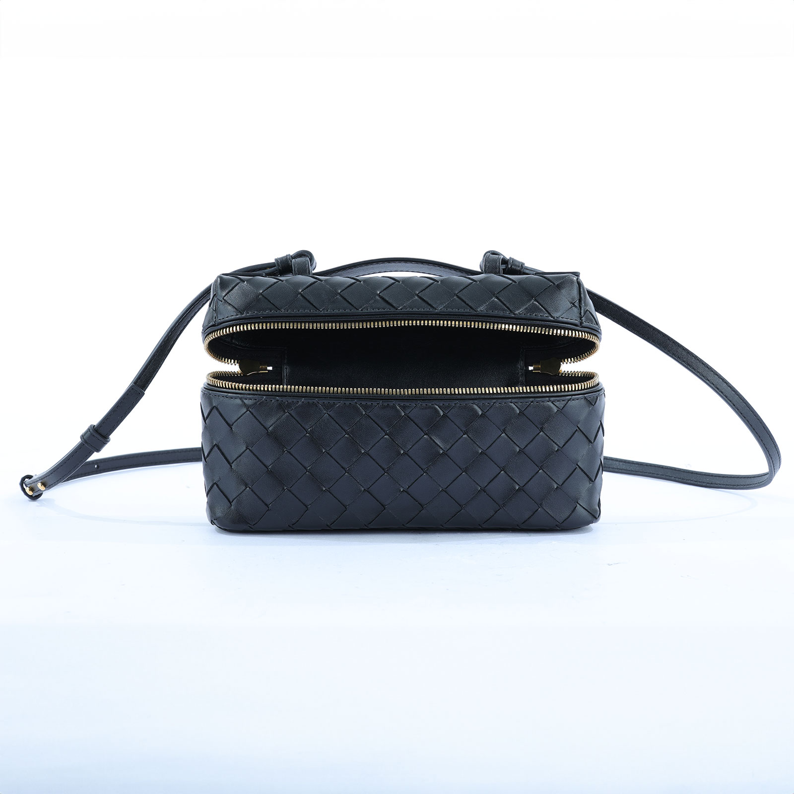 寶緹嘉 BOTTEGA VENETA Bang Bang Vanity 化妝箱 789109 黑編織Bang Bang Vanity Case 防塵袋