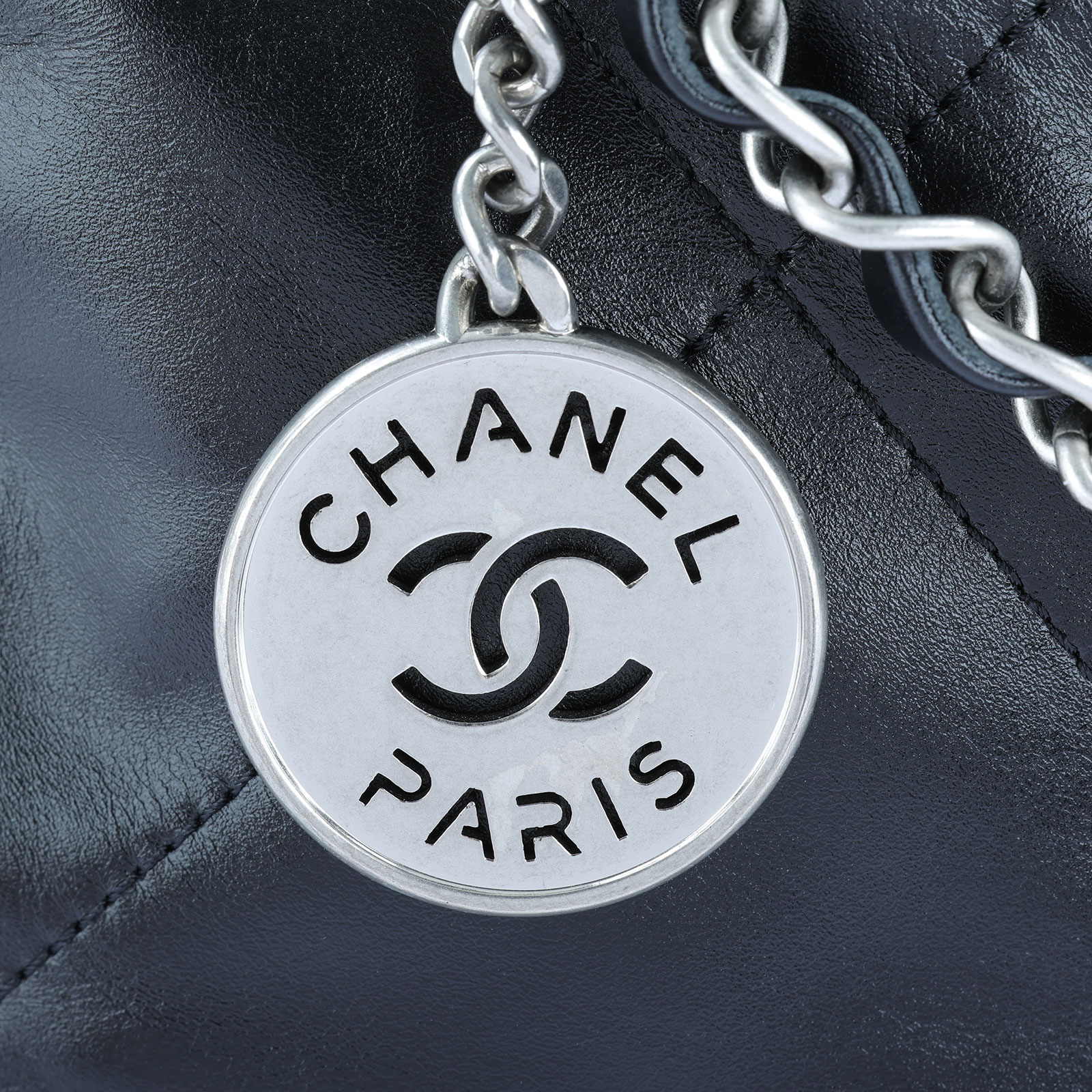 香奈兒 CHANEL 22 中型 束口包 AS3261 晶片款 黑銀 22 包 中號 防塵袋