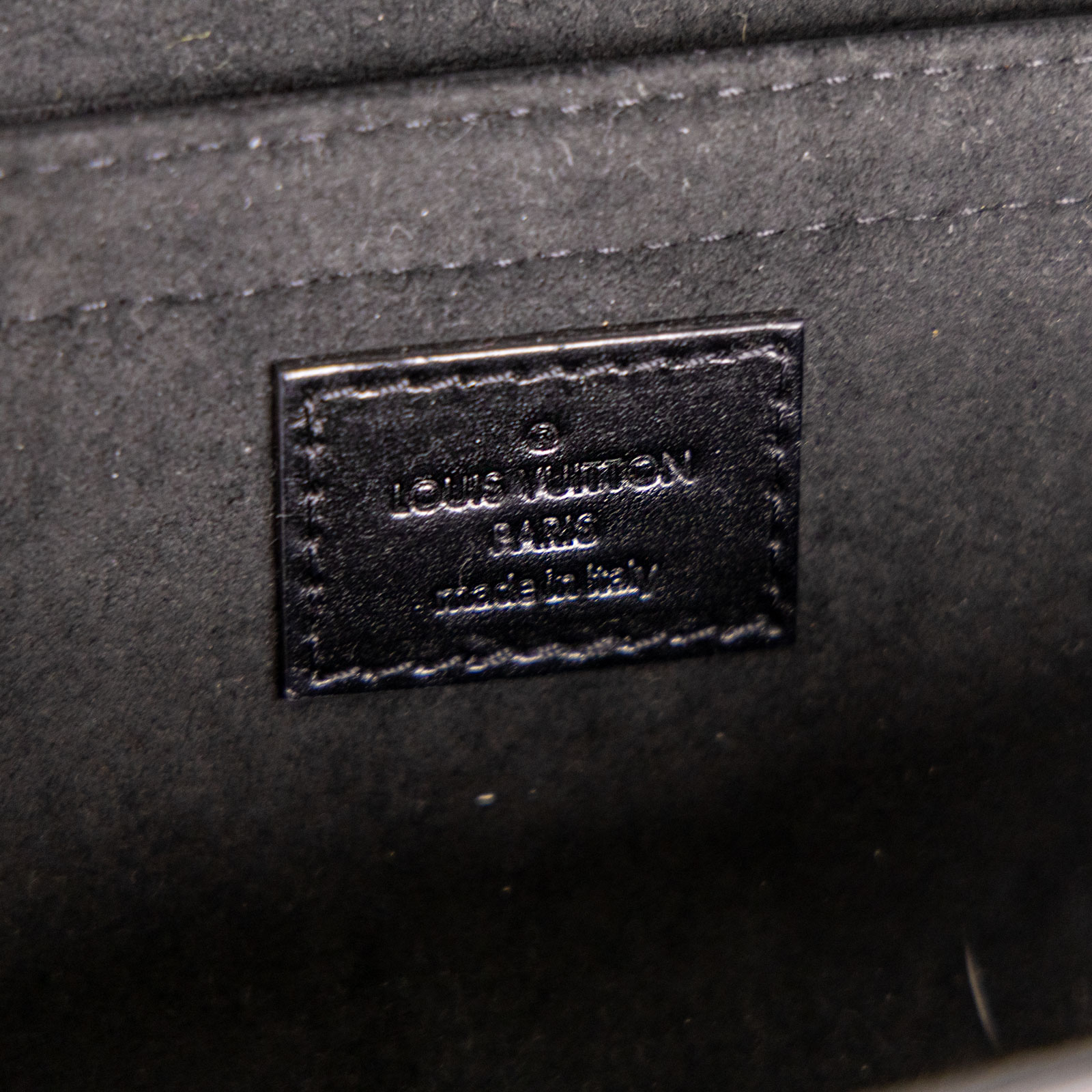 路易威登 LOUIS VUITTON Glasses Case 圓筒 眼鏡盒 M43903 黑色epi glasses case圓筒側背包 防塵袋/鎖組