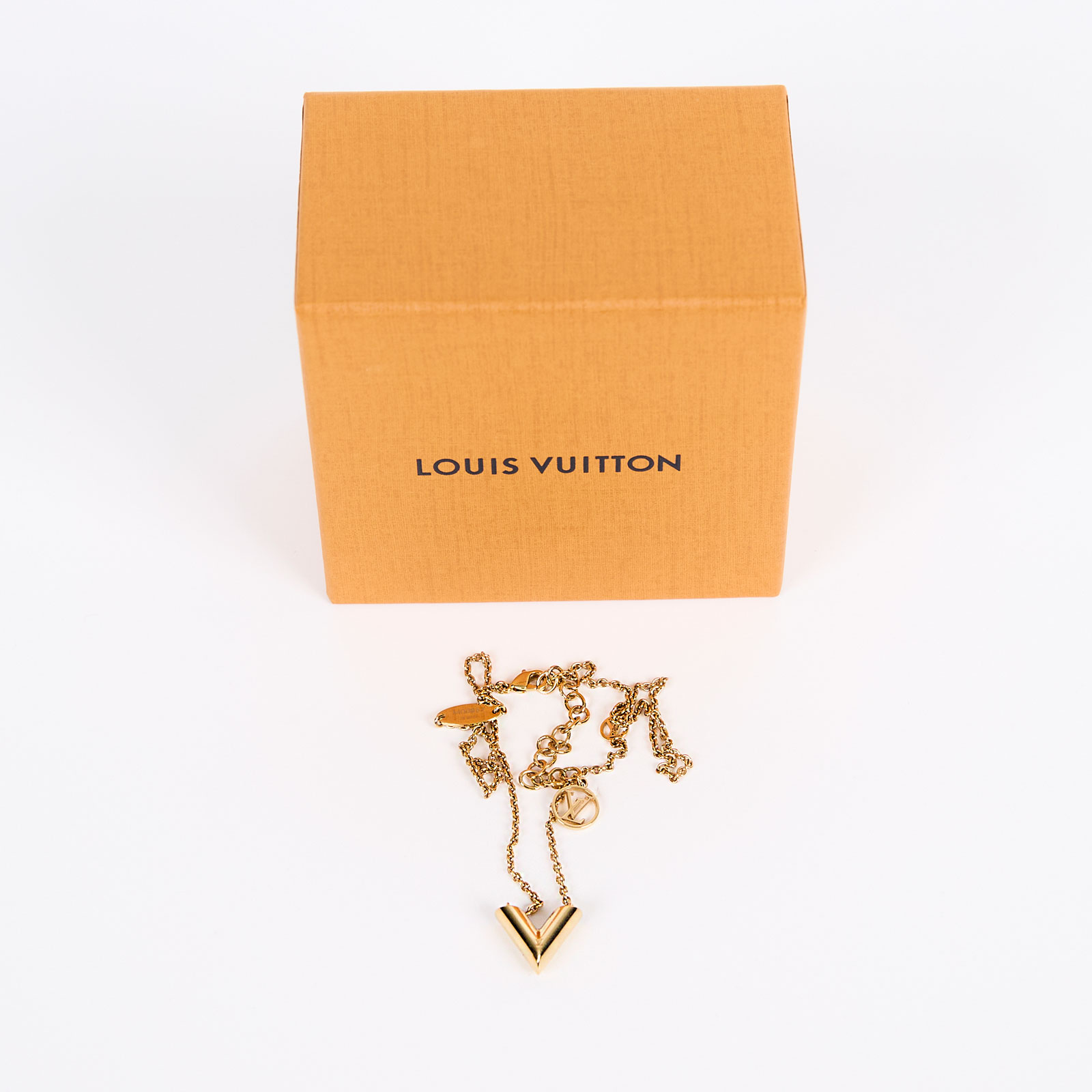 路易威登 LOUIS VUITTON Essential V 項鏈 M00857 V字項鍊 原廠盒子