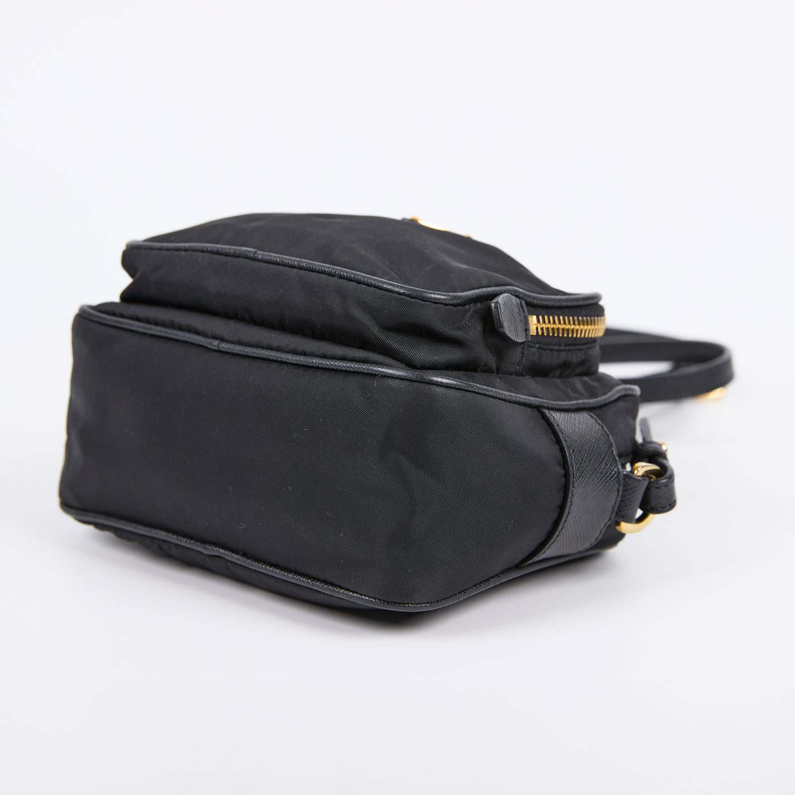 普拉達 PRADA Re-Edition 2005 尼龍包 1BH153_064_F0002 黑尼龍斜背包 防塵袋