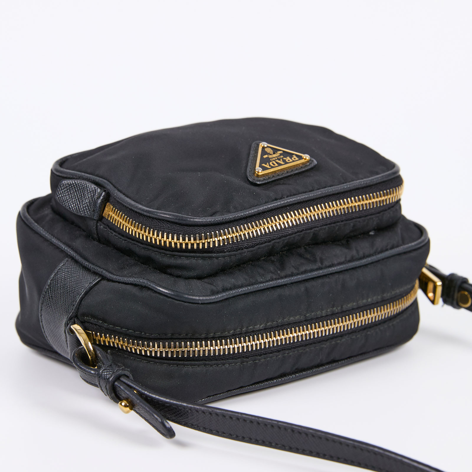 普拉達 PRADA Re-Edition 2005 尼龍包 1BH153_064_F0002 黑尼龍斜背包 防塵袋