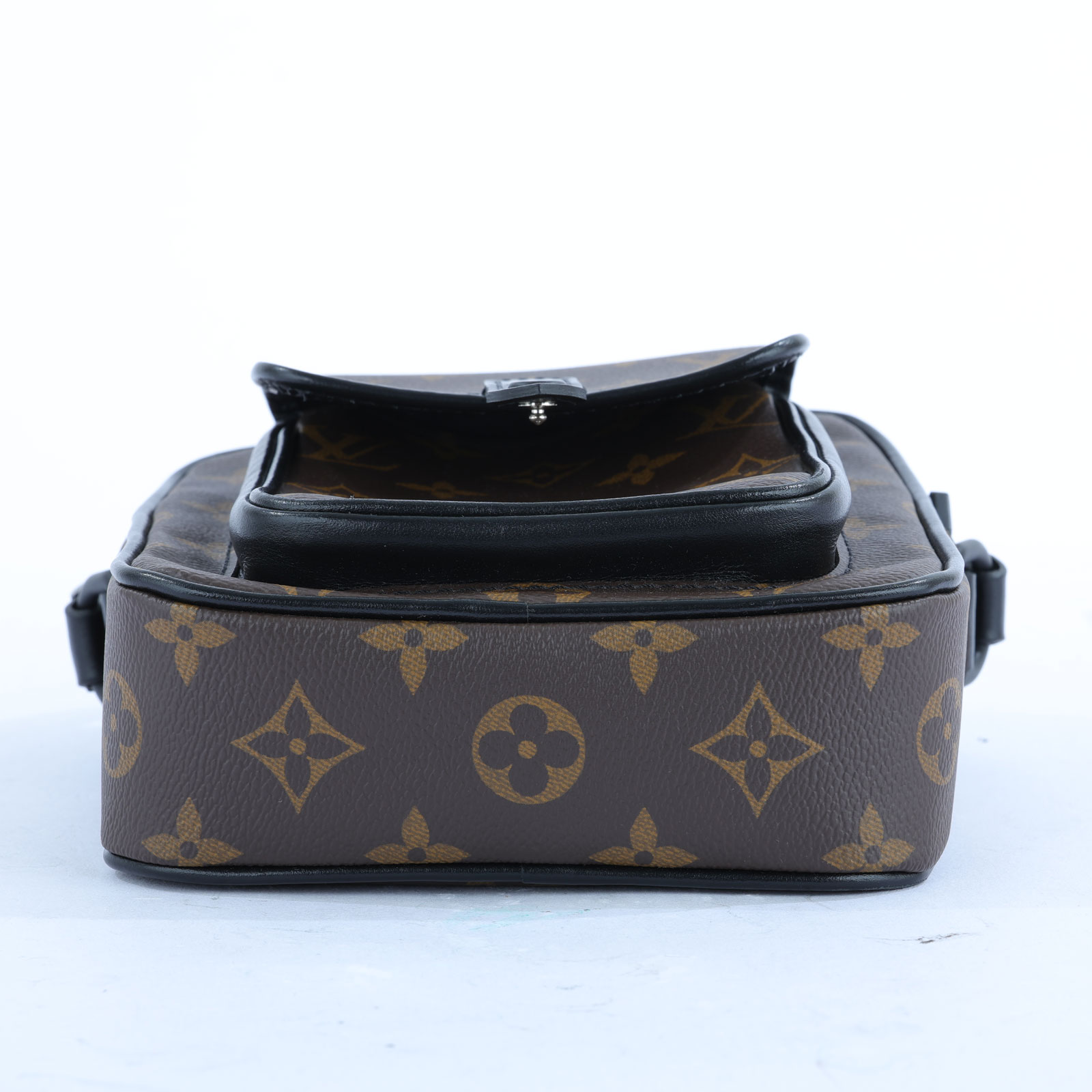 路易威登 LOUIS VUITTON Christopher 斜背 隨身包 M69404 晶片款 原花Christopher 隨身包 原廠盒子/防塵袋