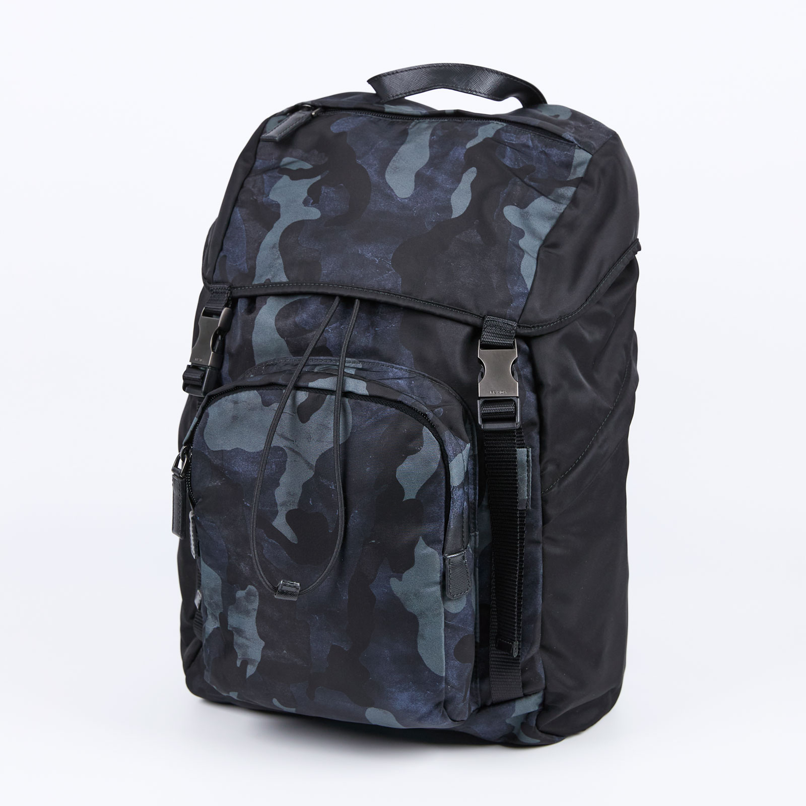 普拉達 PRADA Re-Nylon Saffiano皮革 背囊 2VZ135_2B02 黑渲染迷彩後背包 防塵袋
