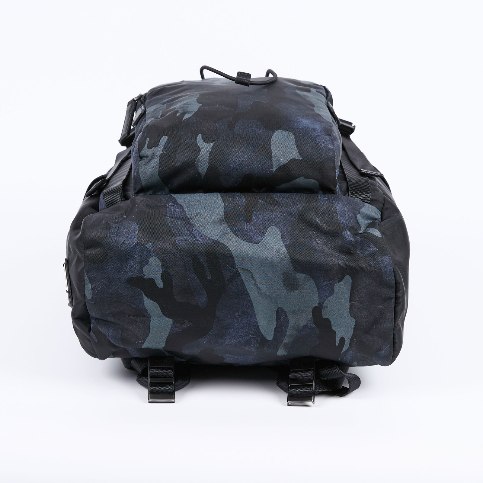 普拉達 PRADA Re-Nylon Saffiano皮革 背囊 2VZ135_2B02 黑渲染迷彩後背包 防塵袋
