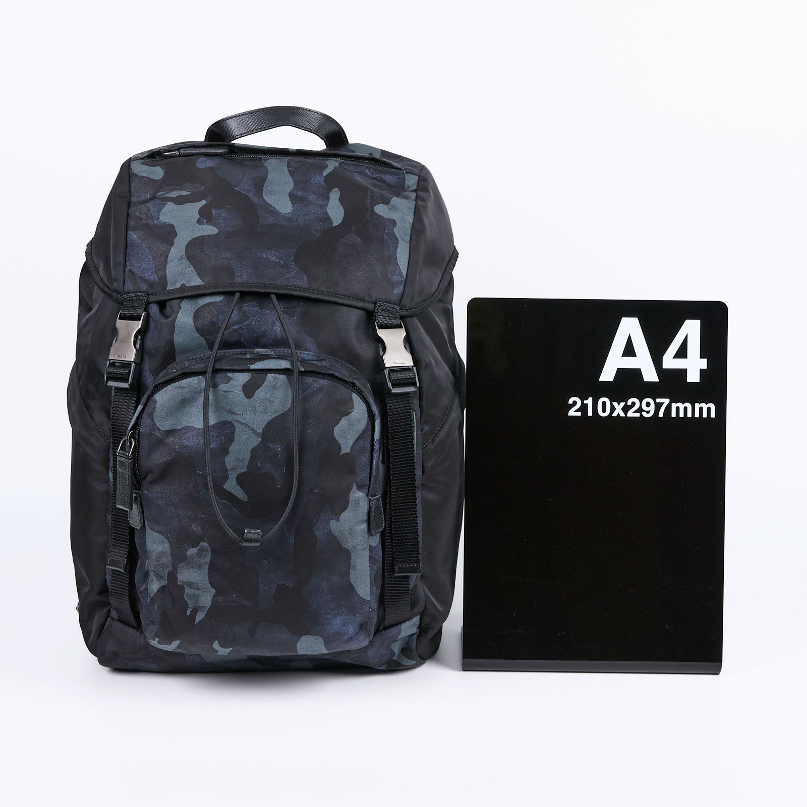 普拉達 PRADA Re-Nylon Saffiano皮革 背囊 2VZ135_2B02 黑渲染迷彩後背包 防塵袋