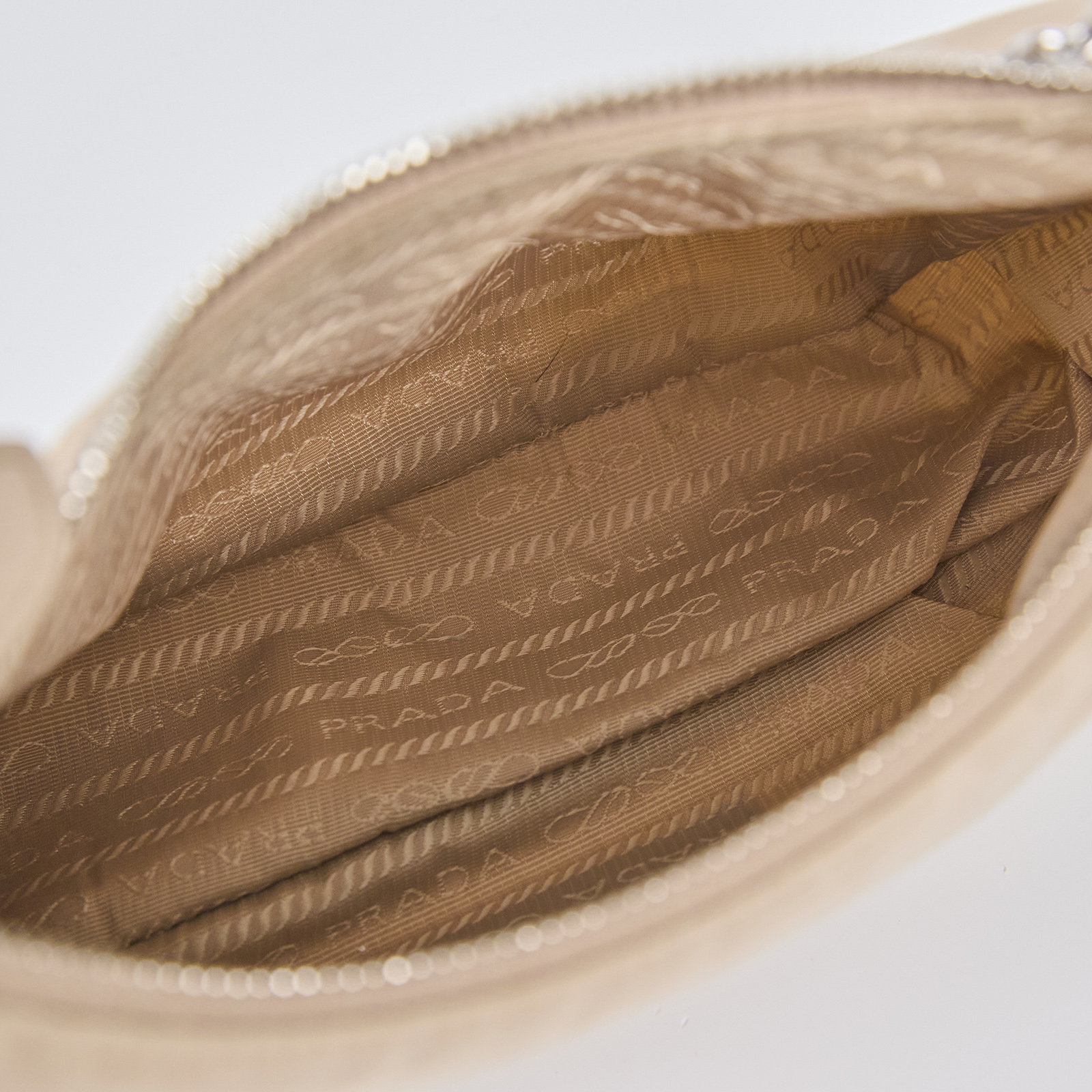 普拉達 PRADA Re-Edition 2005 Re-Nylon 手袋 1BH204_R064 奶茶尼龍三合一 防塵袋