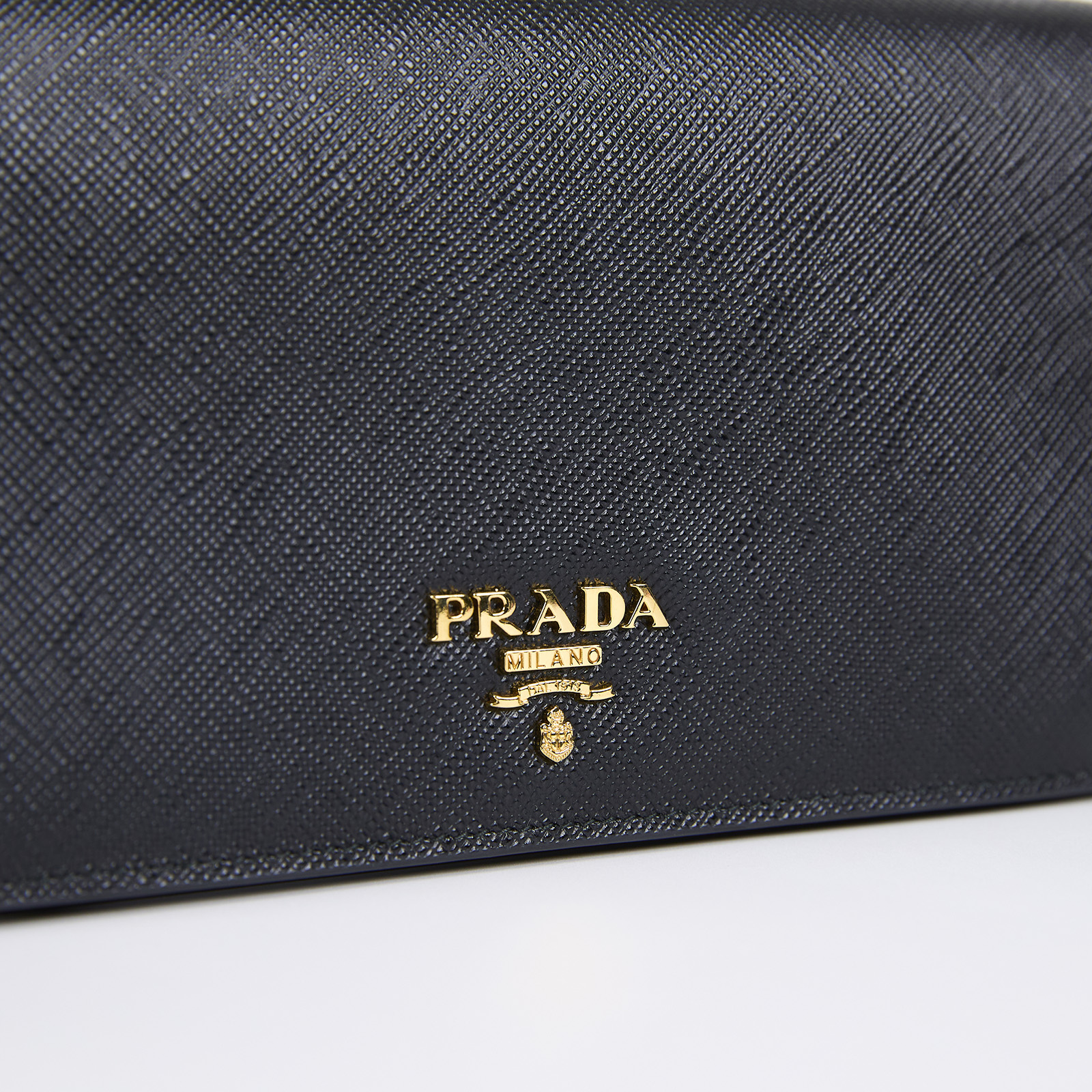 普拉達 PRADA Saffiano 皮革 手機包 1ZH029_QWA 黑色WOC 原廠盒子/保證卡