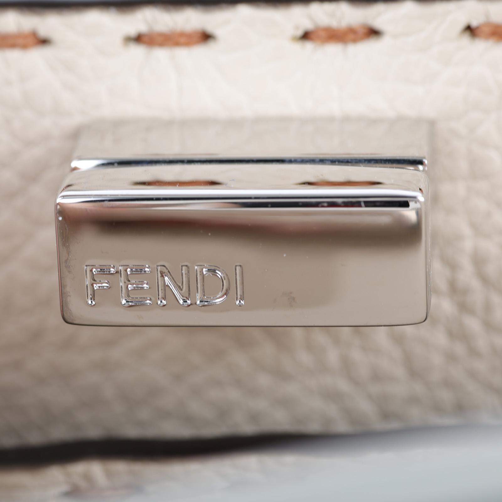 芬迪 FENDI Peekaboo ISeeU 迷你 皮革 肩背 手提包  24SS 米白PEEKABOO 原廠盒子/防塵袋