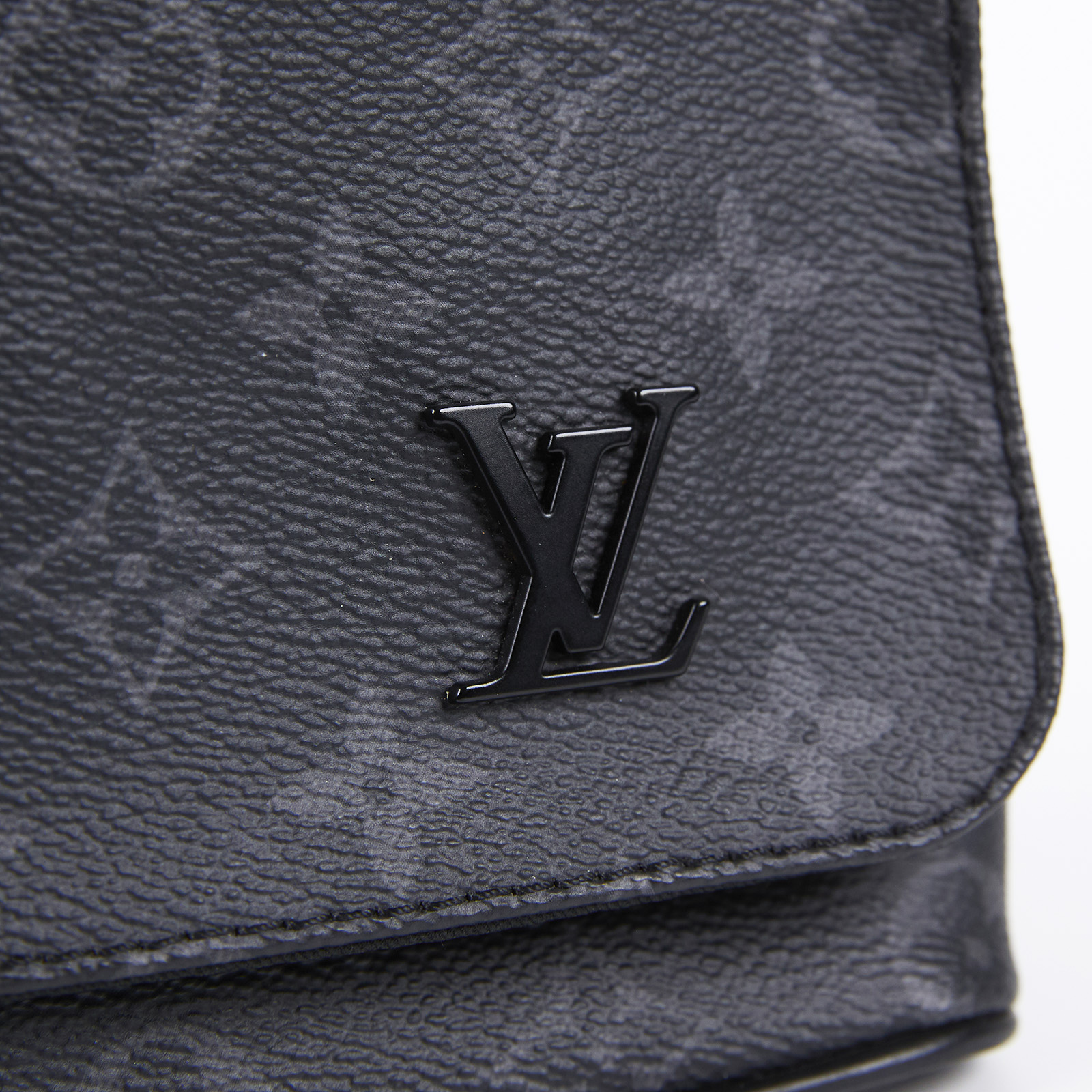 路易威登 LOUIS VUITTON District PM  郵差包 M44000 黑原花肩背包 無附屬品