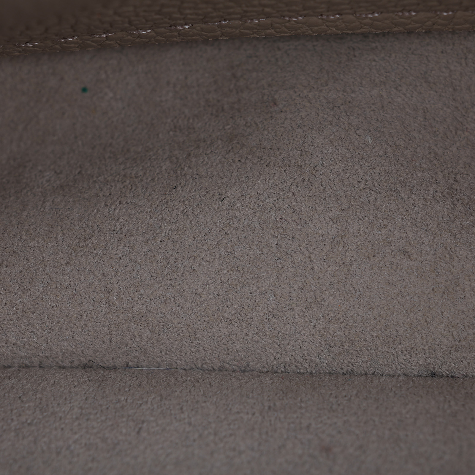 路易威登 LOUIS VUITTON Wallet on Chain Ivy 壓花牛皮 肩背錢包 斑鳩灰色 奶油色 M82211 晶片款  無附屬品