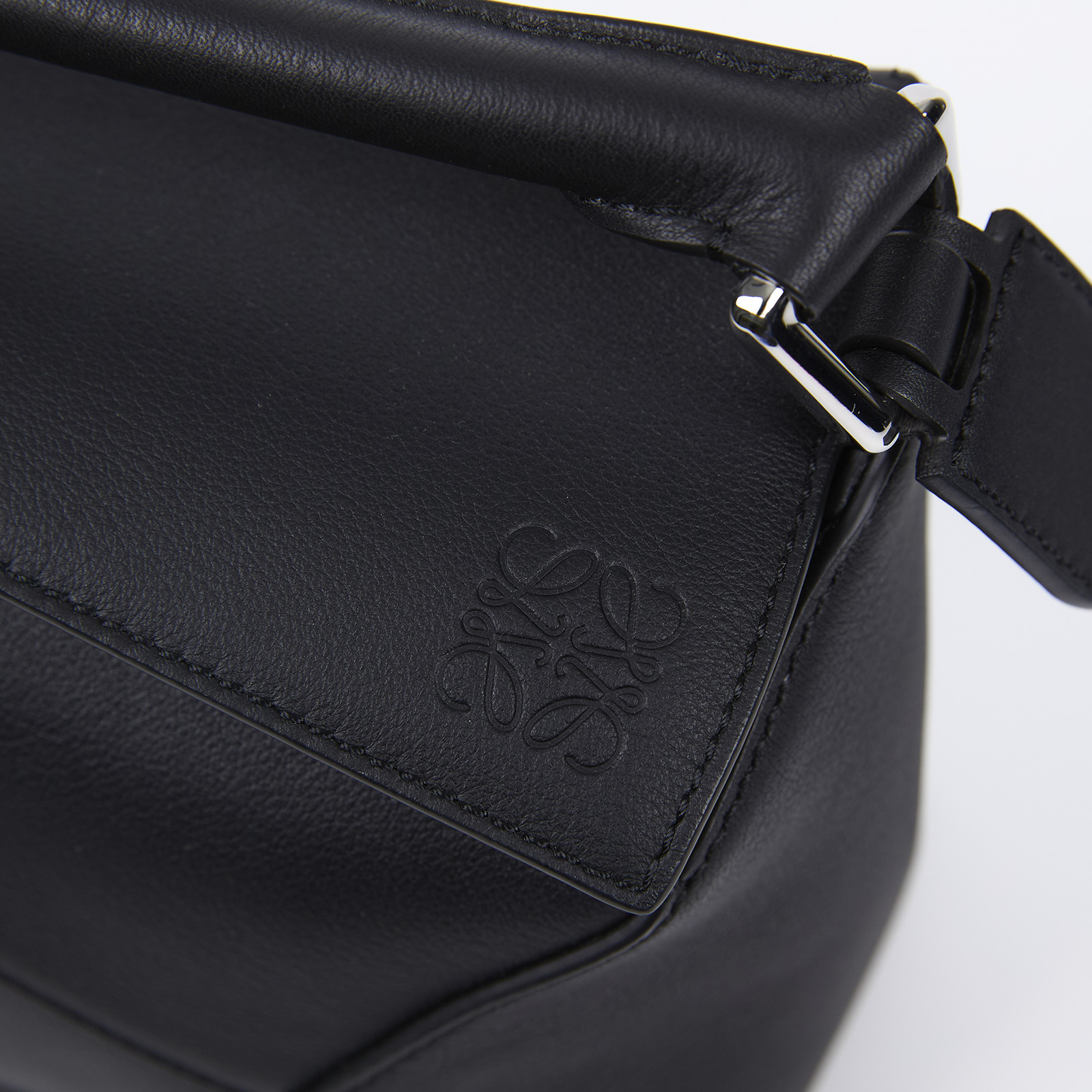 羅意威 LOEWE Mandragora small Puzzle bag 肩背 斜背包 A510P60X41  防塵袋