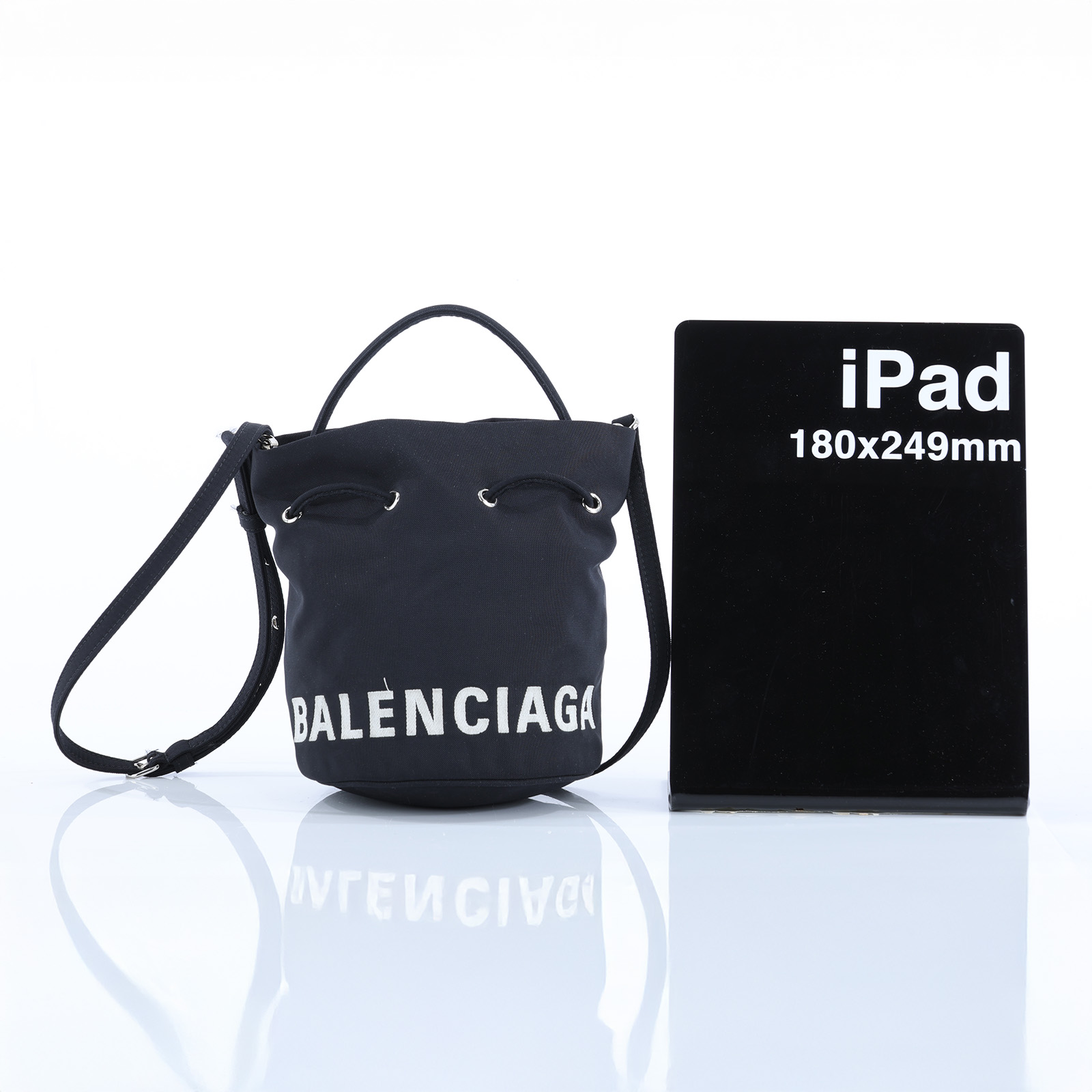 巴黎世家 BALENCIAGA XS Wheel Bucket 尼龍 手提 水桶包 619458H852N 黑尼龍LOGO水桶包 防塵袋