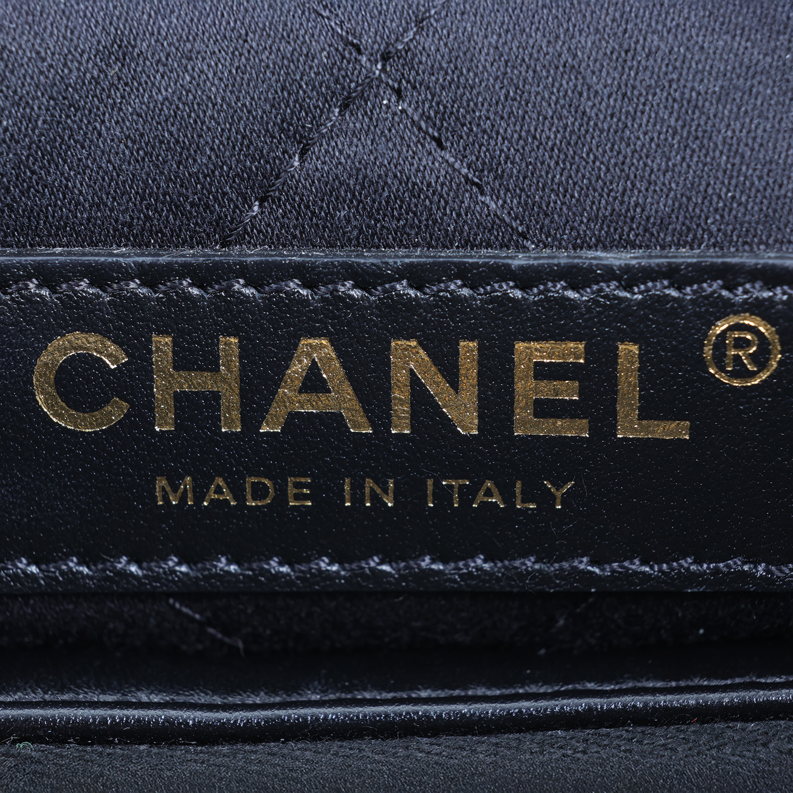 香奈兒 CHANEL 22 中型 束口包 AS3261 晶片款 黑金22 BAG  中號 防塵袋
