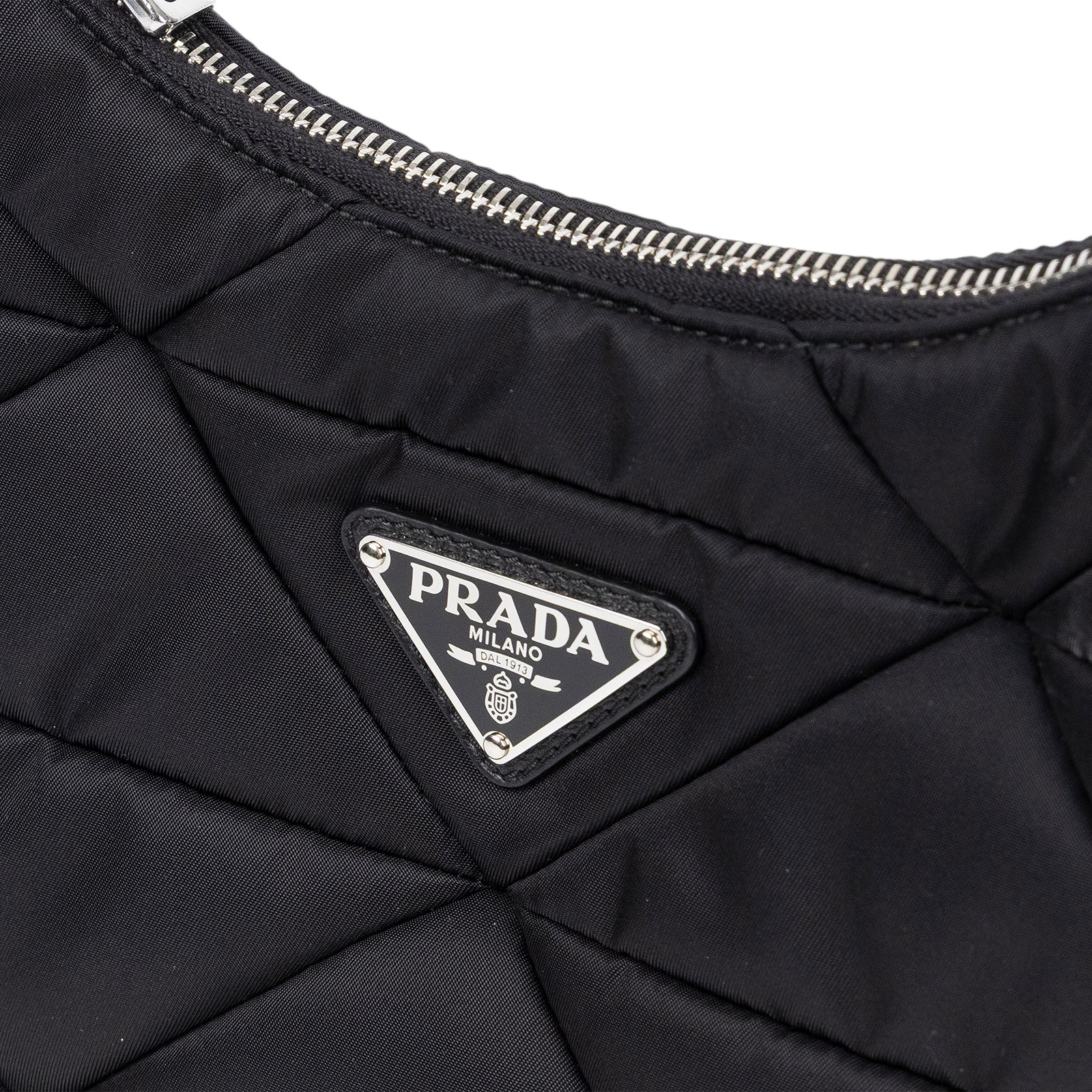 普拉達 PRADA Re-Nylon 單肩 斜胯包 1BC151_RDJN 黑尼龍斜背包 原廠盒子/背帶