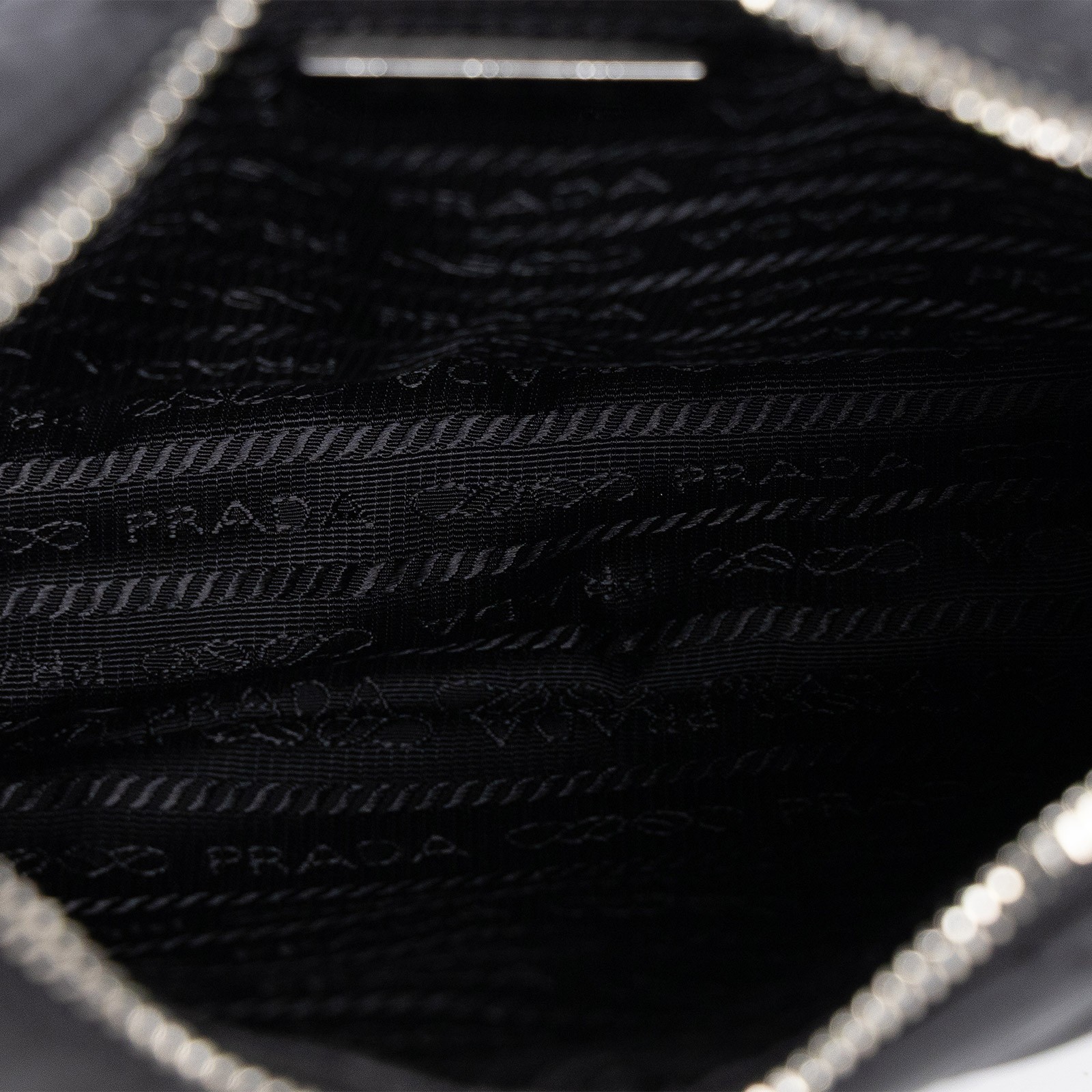 普拉達 PRADA Re-Nylon 單肩 斜胯包 1BC151_RDJN 黑尼龍斜背包 原廠盒子/背帶
