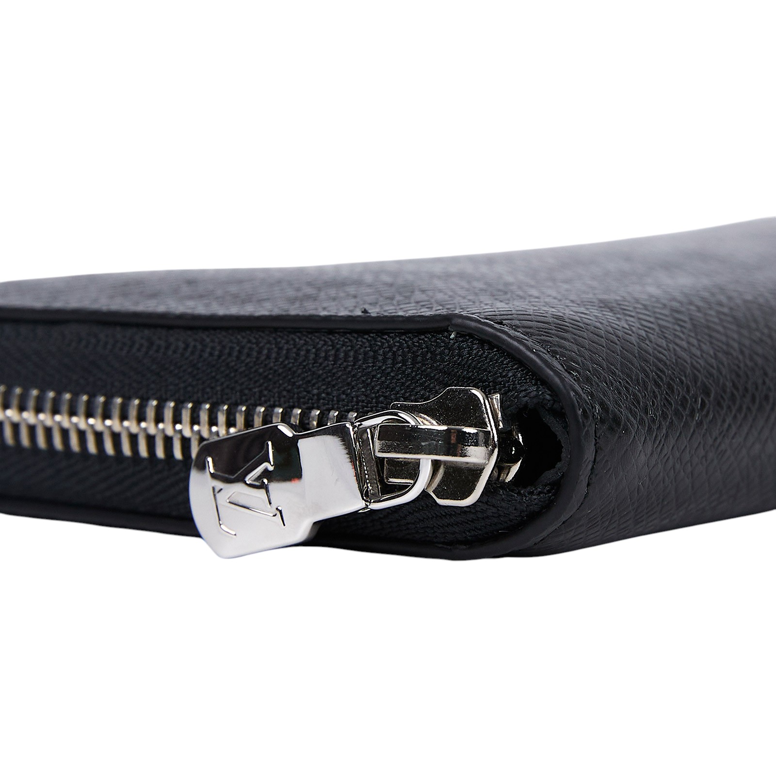 路易威登 LOUIS VUITTON Zippy Wallet Horizontal 拉鍊長夾 M31071 晶片款 黑TAIGA拉鍊長夾 原廠盒子/防塵袋