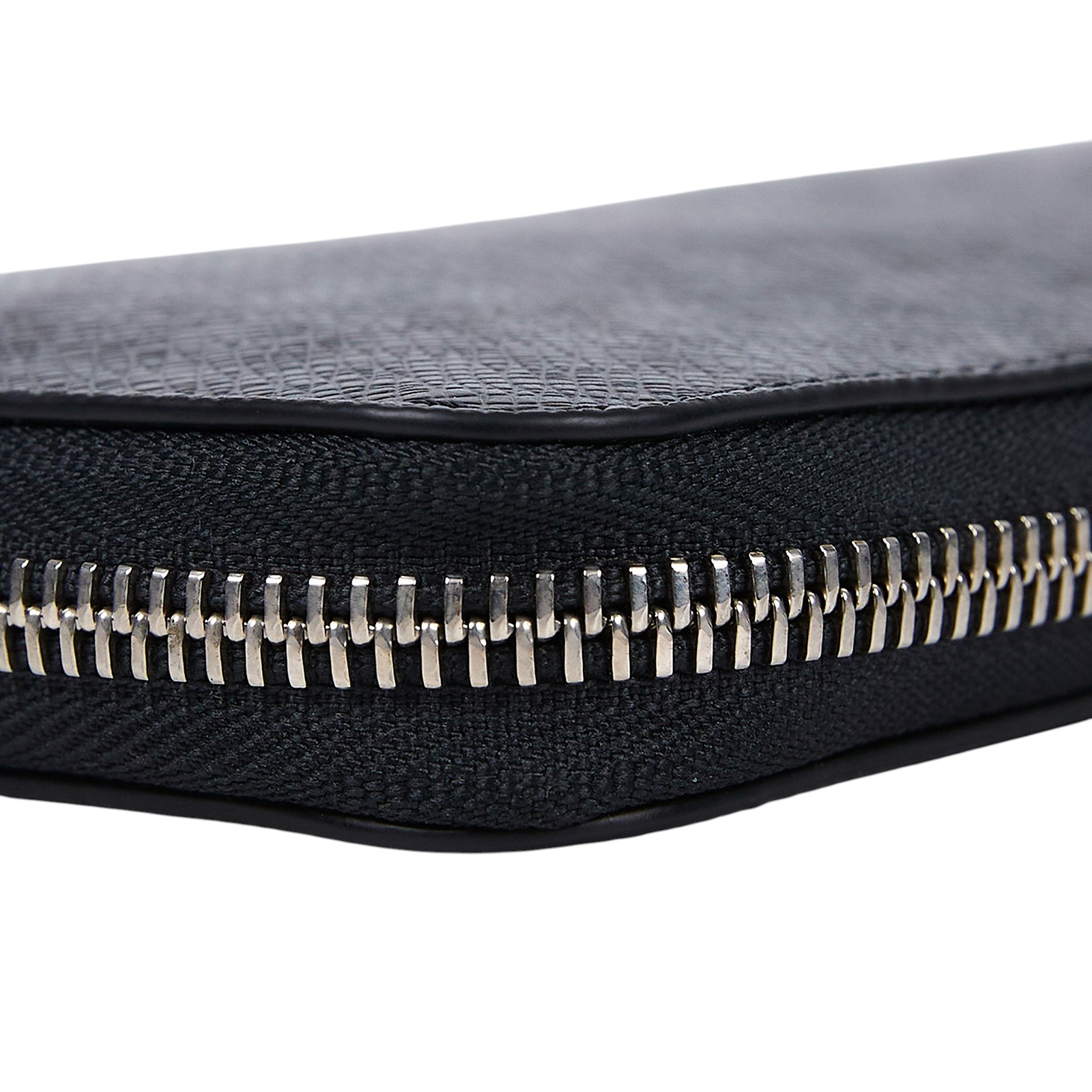路易威登 LOUIS VUITTON Zippy Wallet Horizontal 拉鍊長夾 M31071 晶片款 黑TAIGA拉鍊長夾 原廠盒子/防塵袋