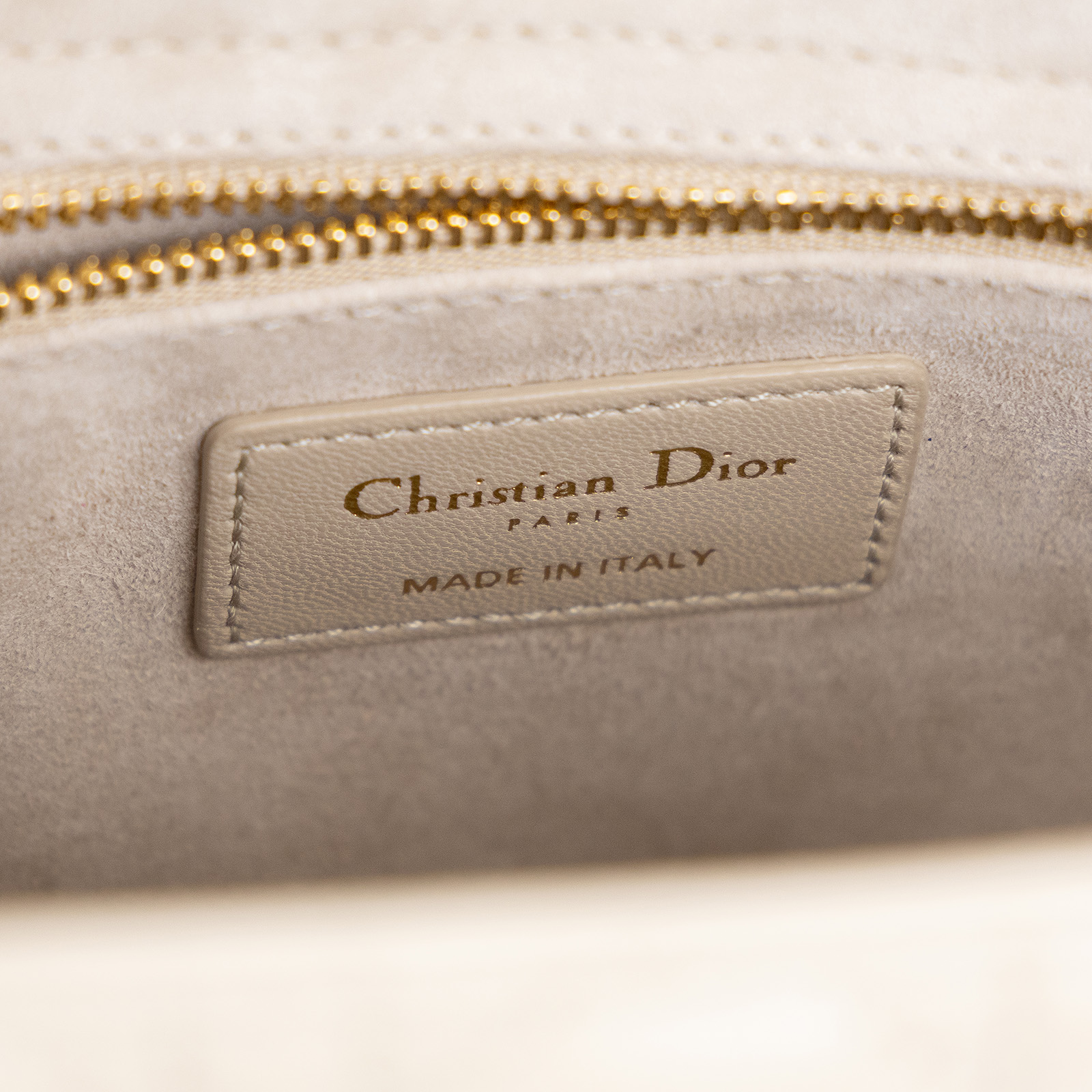 迪奧 CHRISTIAN DIOR Lady Dior 中型 肩背 斜背 手提包 M0565ONGE 米色LADY DIOR 5x5 新版 防塵袋