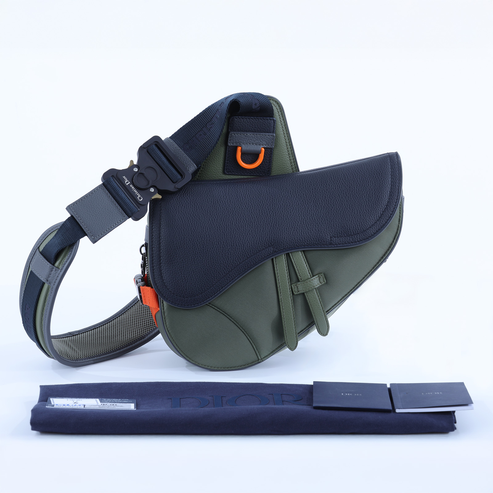 迪奧 CHRISTIAN DIOR Saddle 馬鞍包 Sacai聯名 1ADP0246USC 綠尼龍拚藍馬鞍包 防塵袋/保證卡