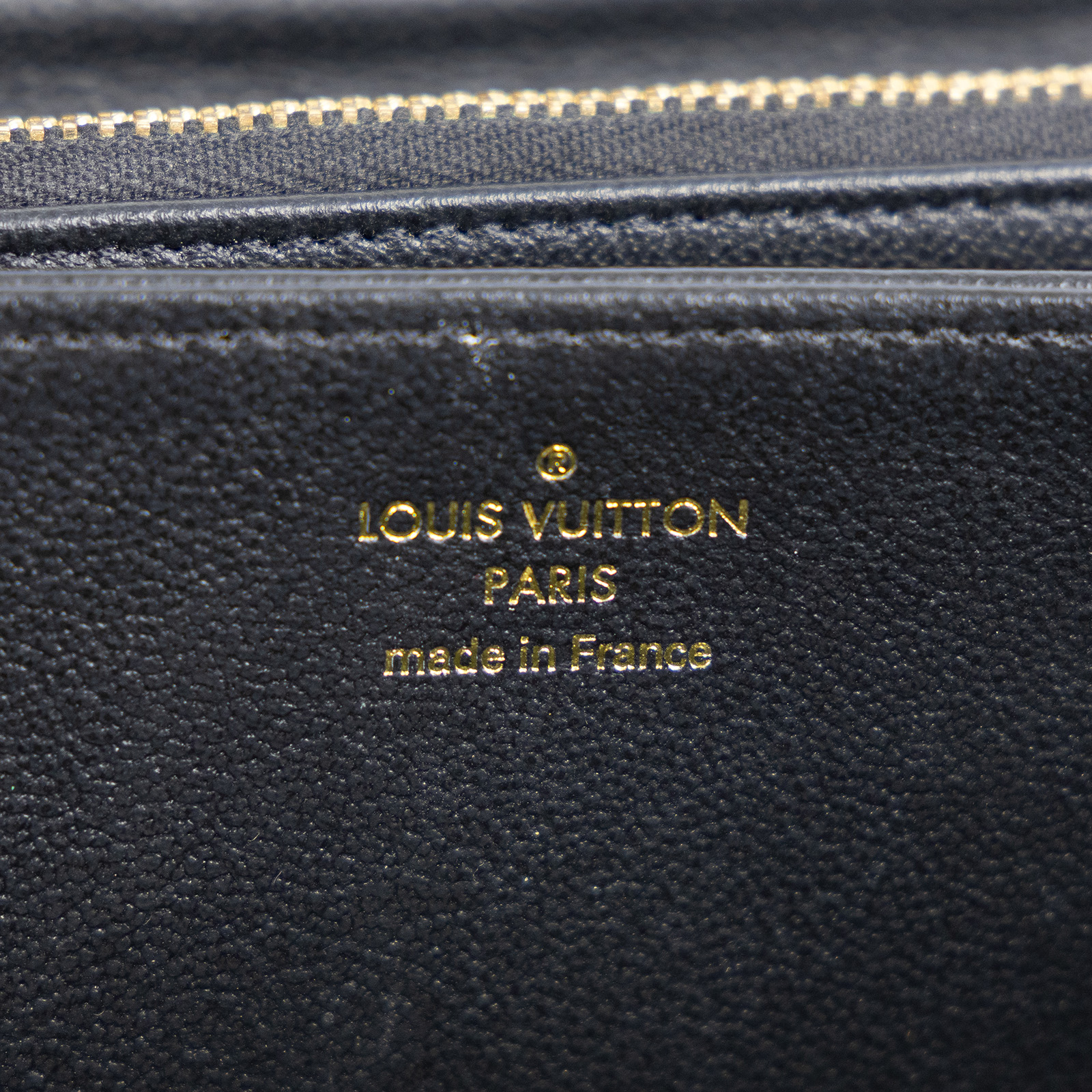 路易威登 LOUIS VUITTON 拉鏈錢包 長夾 壓花小羊皮 黑色 M81510 晶片款 黑壓紋拉鍊長夾 原廠盒子/防塵袋