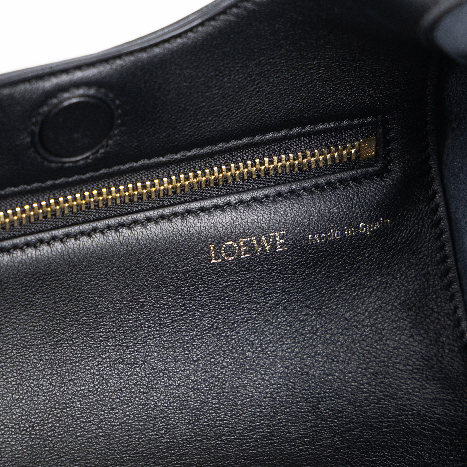 羅意威 LOEWE Squeeze 包款 小型 柔軟納帕小羊皮  A914NCHX01  防塵袋/購買證明/金屬背帶/帆布背帶