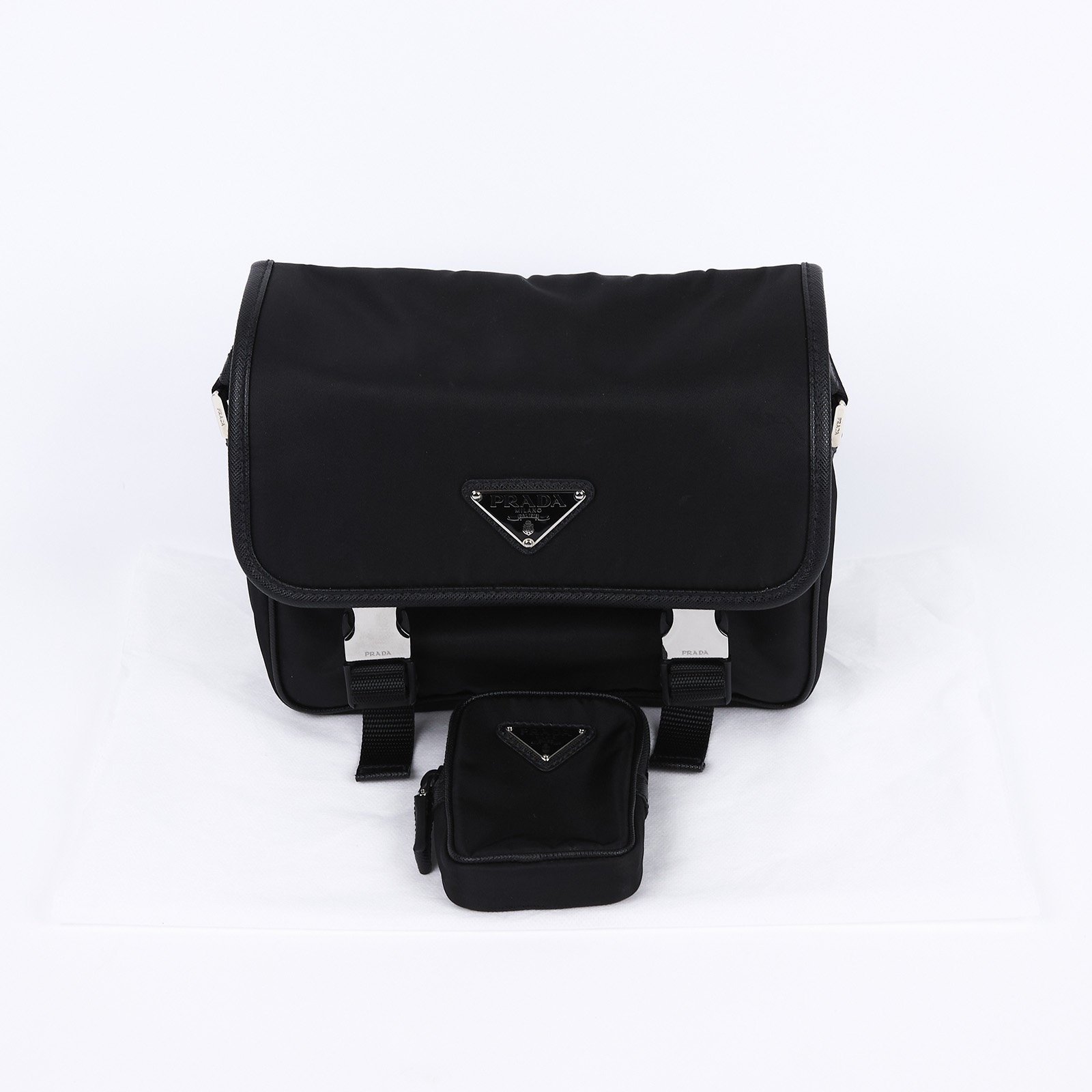 普拉達 PRADA Re-Nylon Saffiano 皮革肩背袋 2VD034_2DMH 黑尼龍掀蓋郵差包 無附屬品