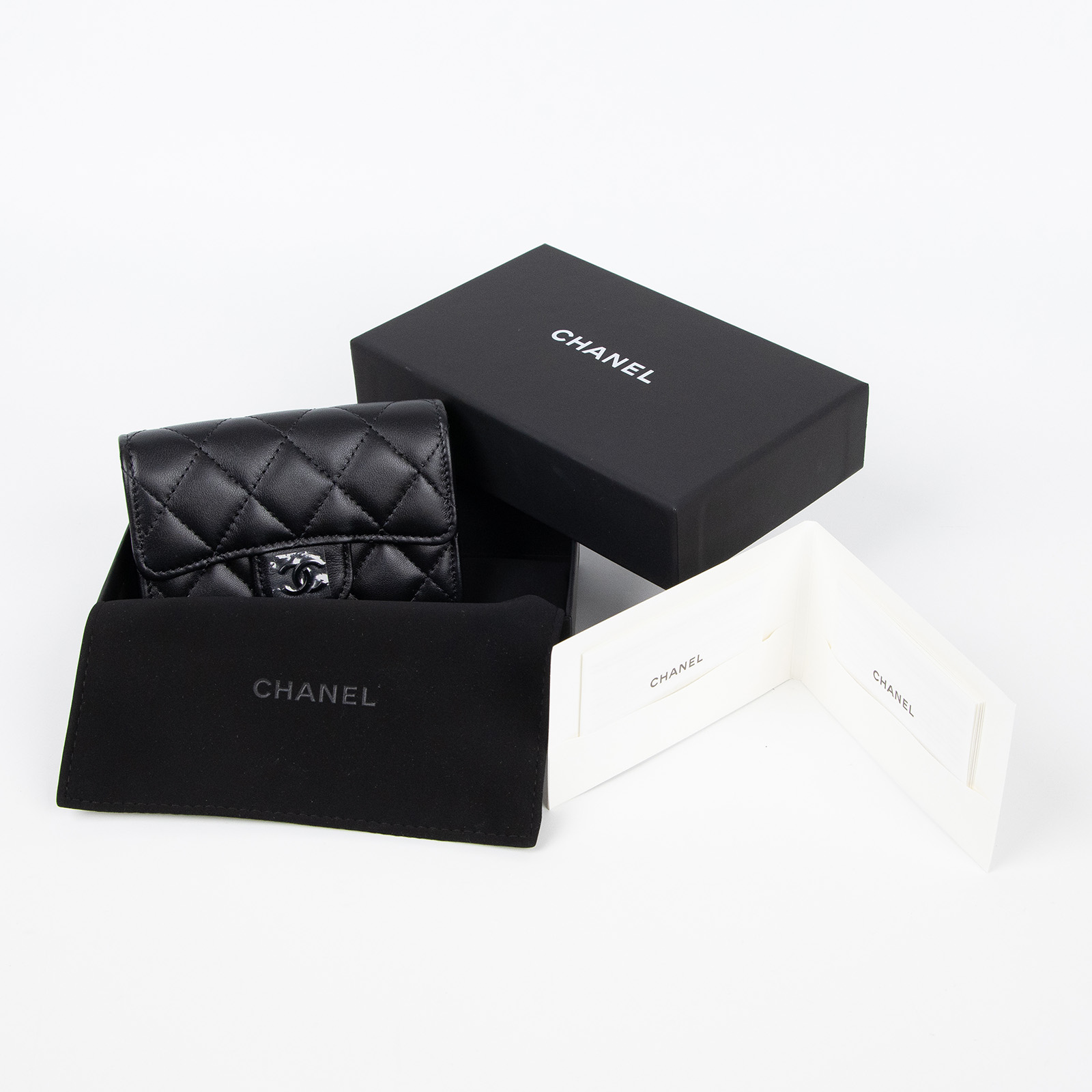 香奈兒 CHANEL 經典口蓋卡片夾 AP0214 晶片款 SO BLACK黑羊卡包 原廠盒子/防塵袋